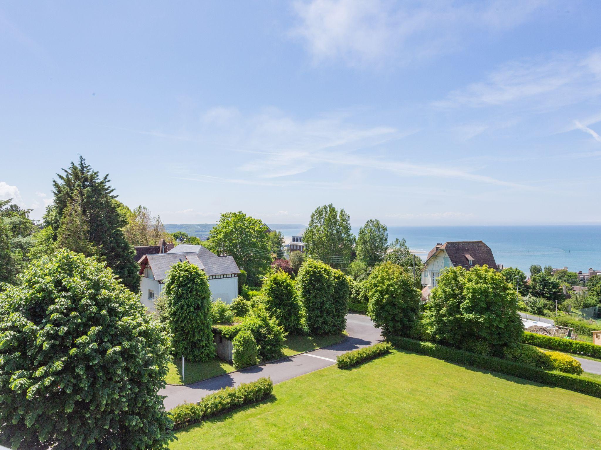 Foto 3 - Apartment mit 2 Schlafzimmern in Trouville-sur-Mer mit blick aufs meer