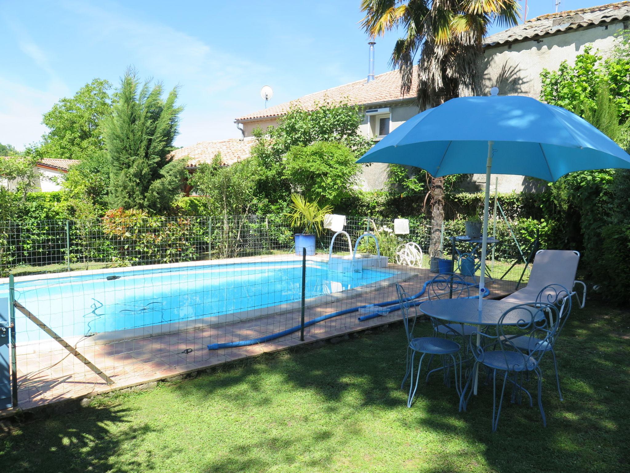 Photo 15 - Maison de 1 chambre à Sauvagnas avec piscine privée et jardin