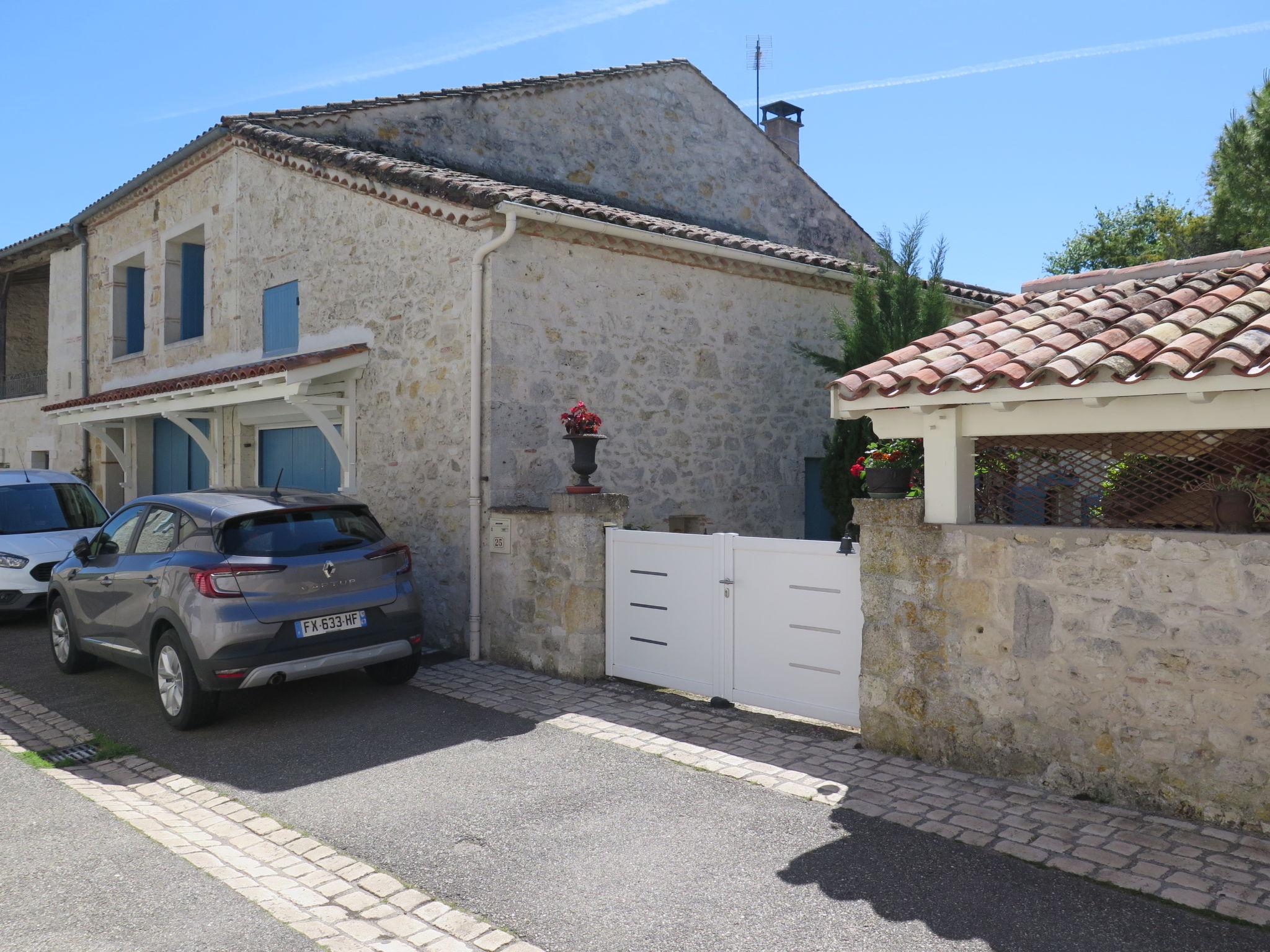 Photo 24 - Maison de 1 chambre à Sauvagnas avec piscine privée et jardin