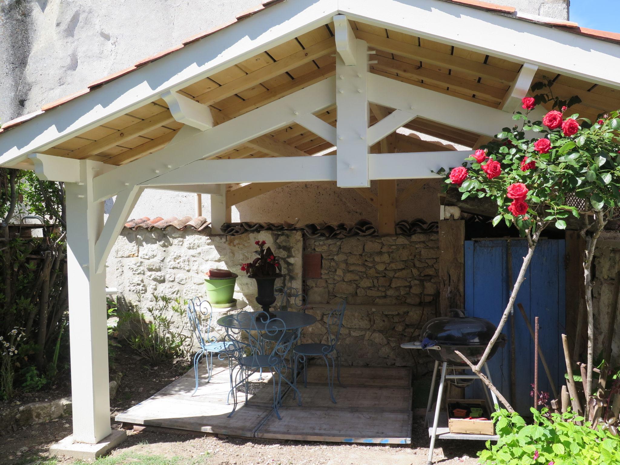 Photo 17 - Maison de 1 chambre à Sauvagnas avec piscine privée et jardin