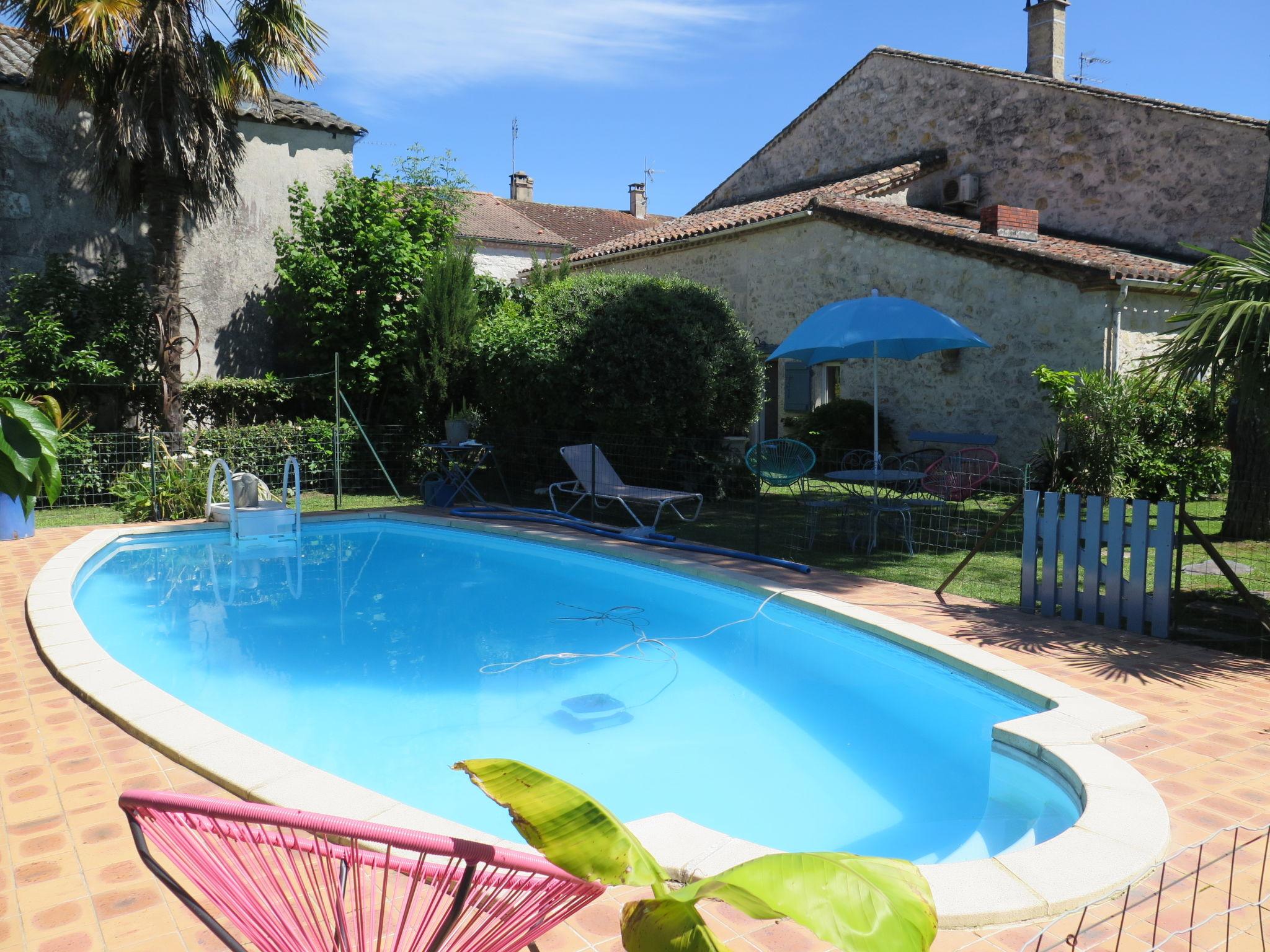 Photo 16 - Maison de 1 chambre à Sauvagnas avec piscine privée et jardin