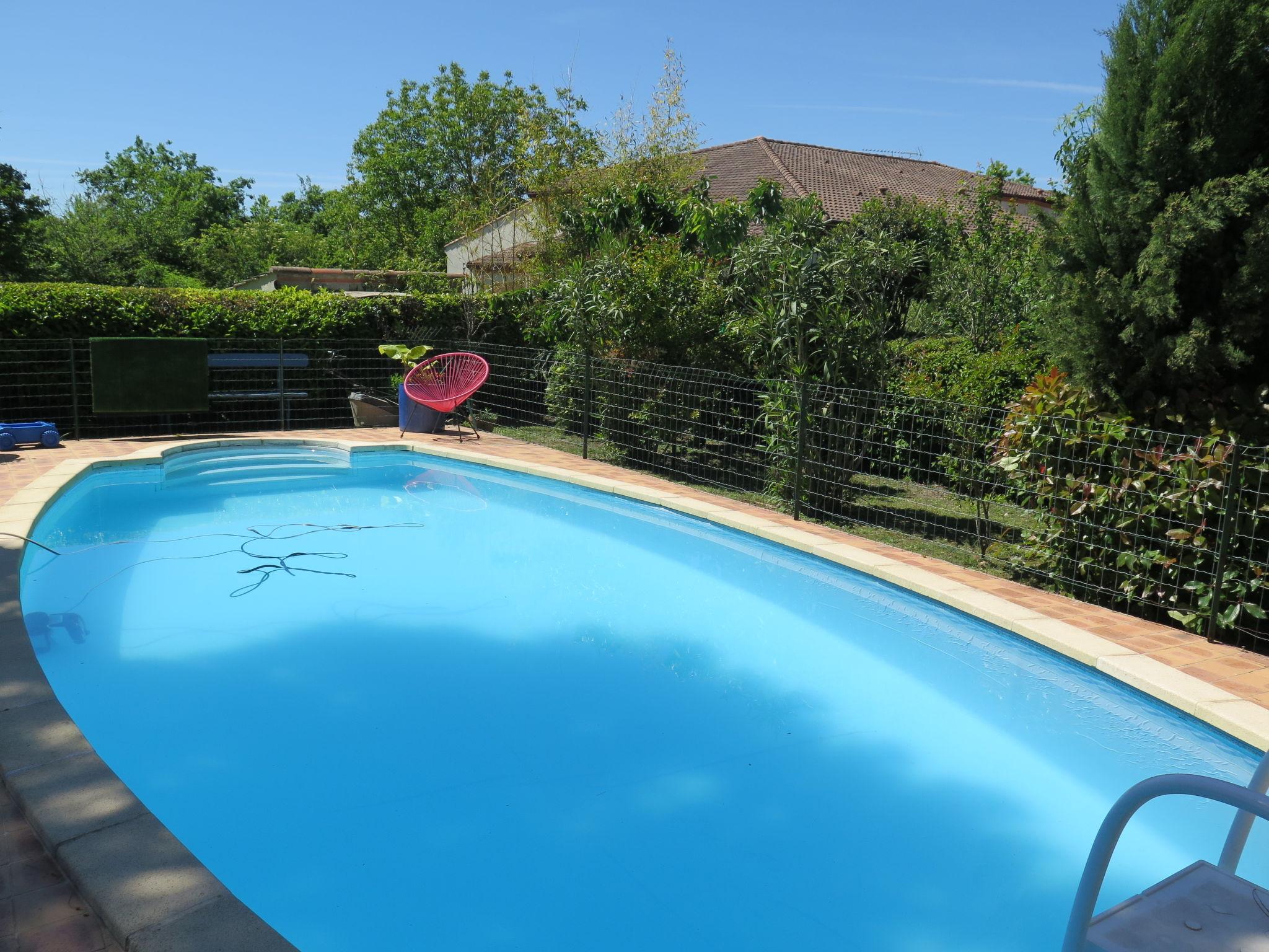 Photo 13 - Maison de 1 chambre à Sauvagnas avec piscine privée et jardin