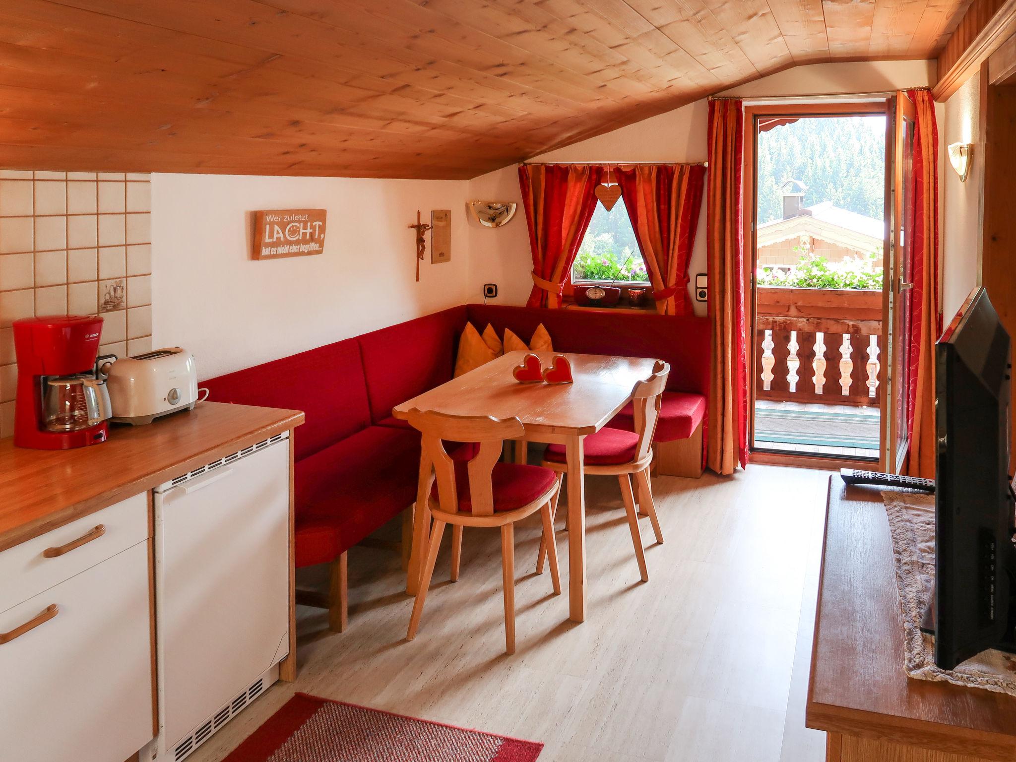 Photo 2 - 3 bedroom Apartment in Alpbach with garden and mountain view