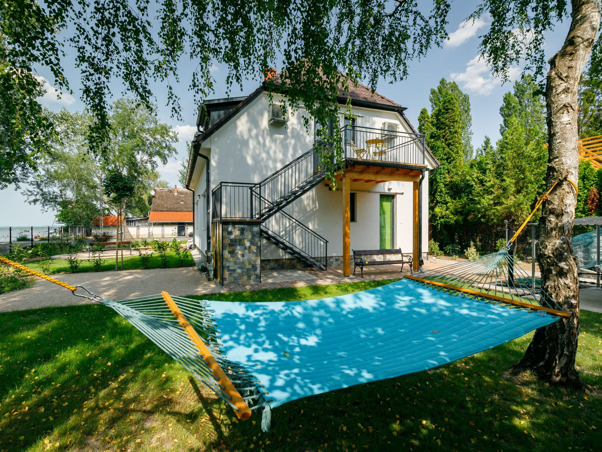 Foto 26 - Apartamento de 2 habitaciones en Balatonszárszó con jardín y terraza
