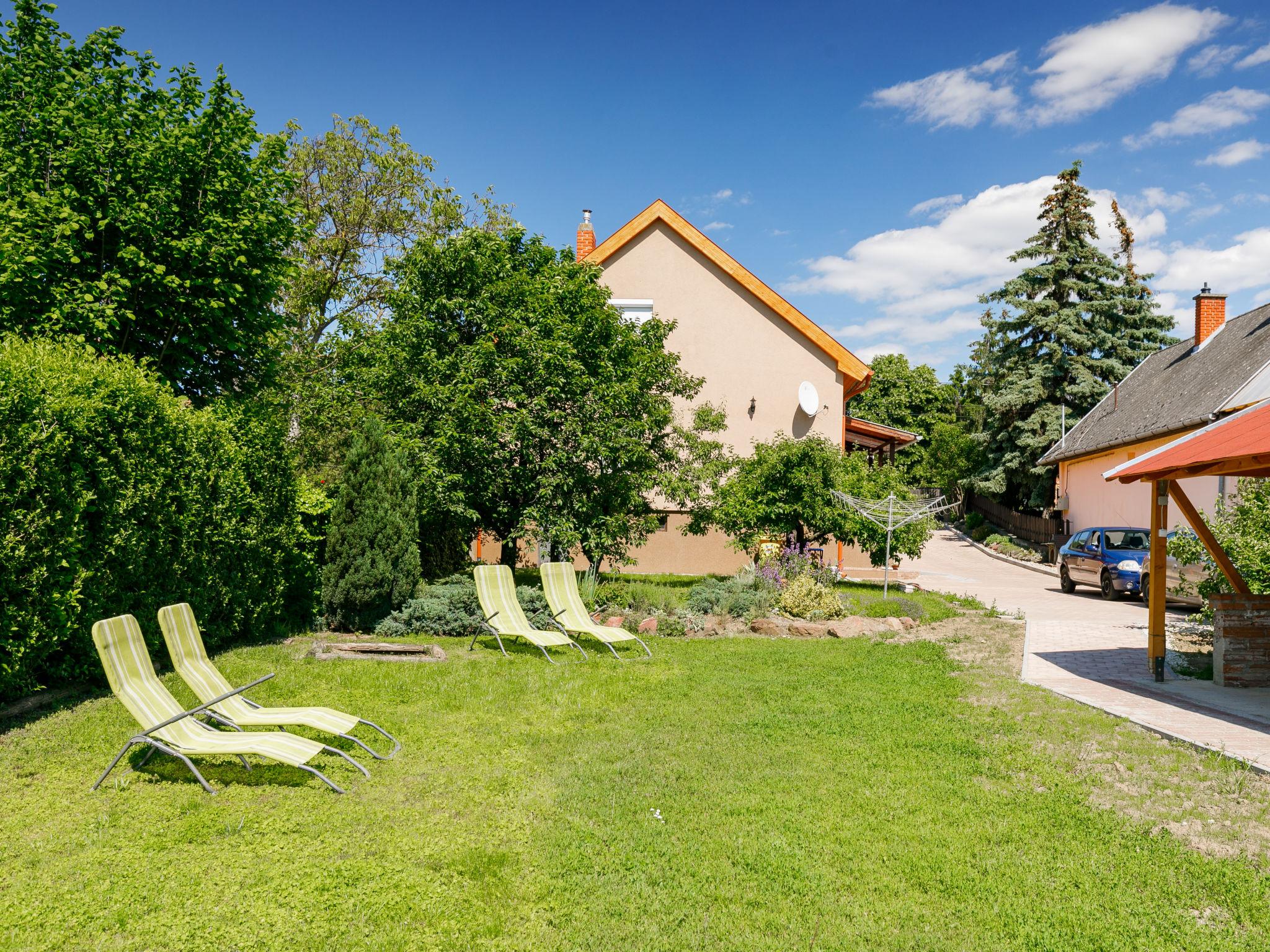 Foto 21 - Casa de 4 habitaciones en Kőröshegy con jardín y terraza