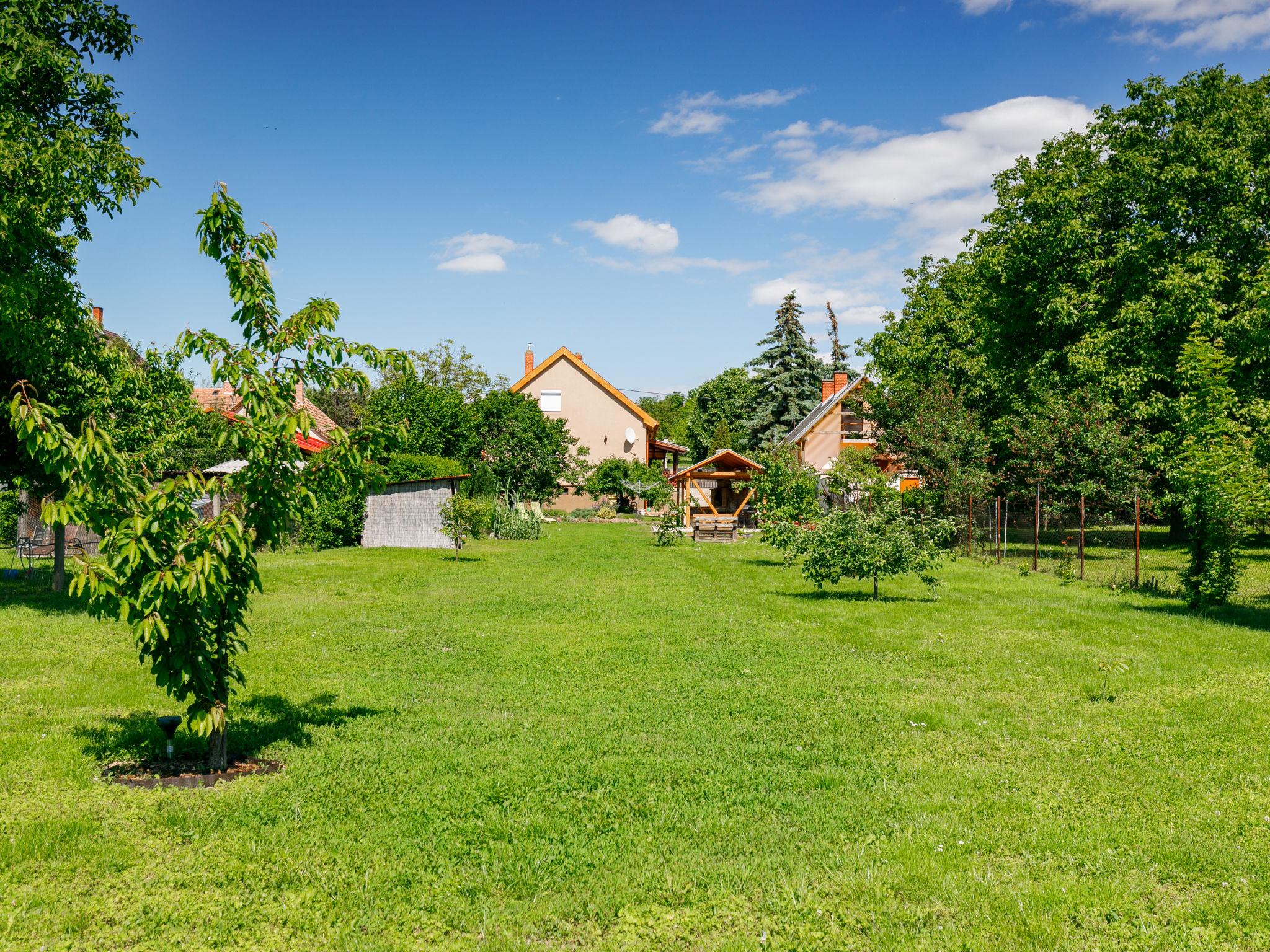 Photo 24 - Maison de 4 chambres à Kőröshegy avec jardin et terrasse