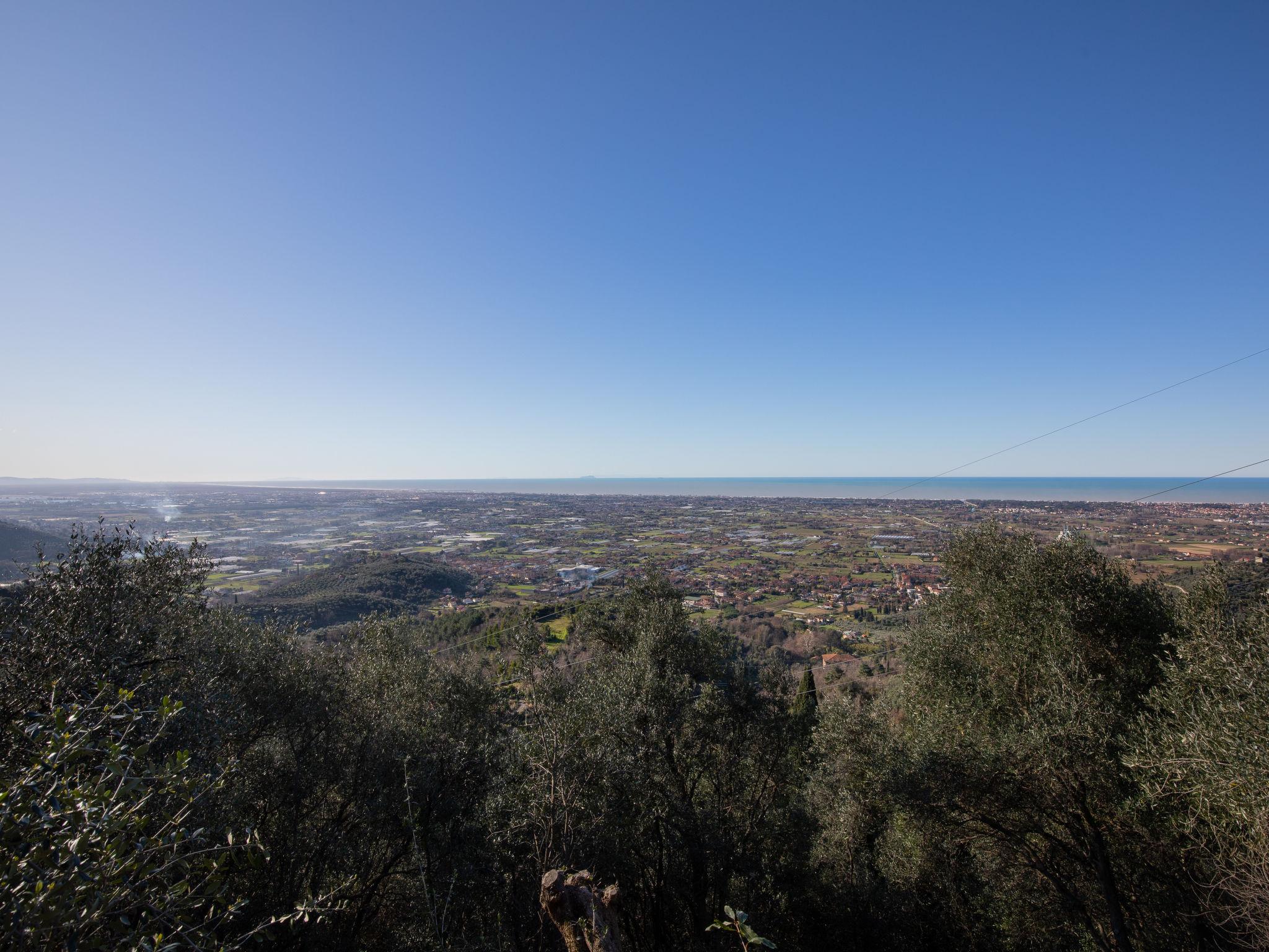 Foto 59 - Casa de 2 habitaciones en Camaiore con jardín y vistas al mar