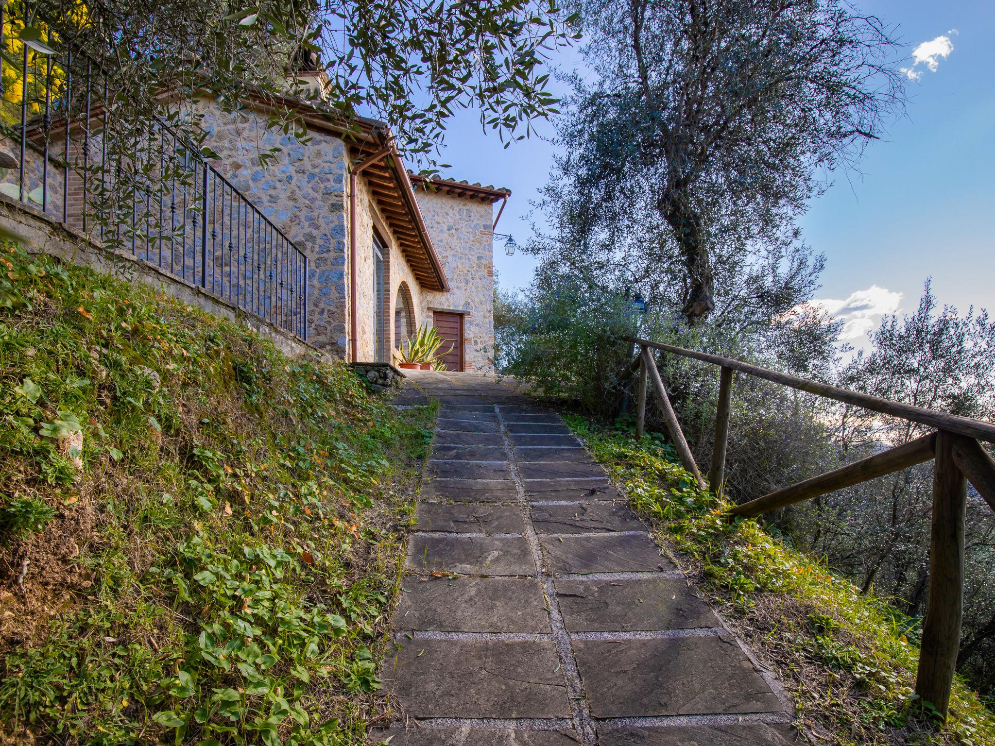 Photo 38 - Maison de 2 chambres à Camaiore avec jardin et vues à la mer