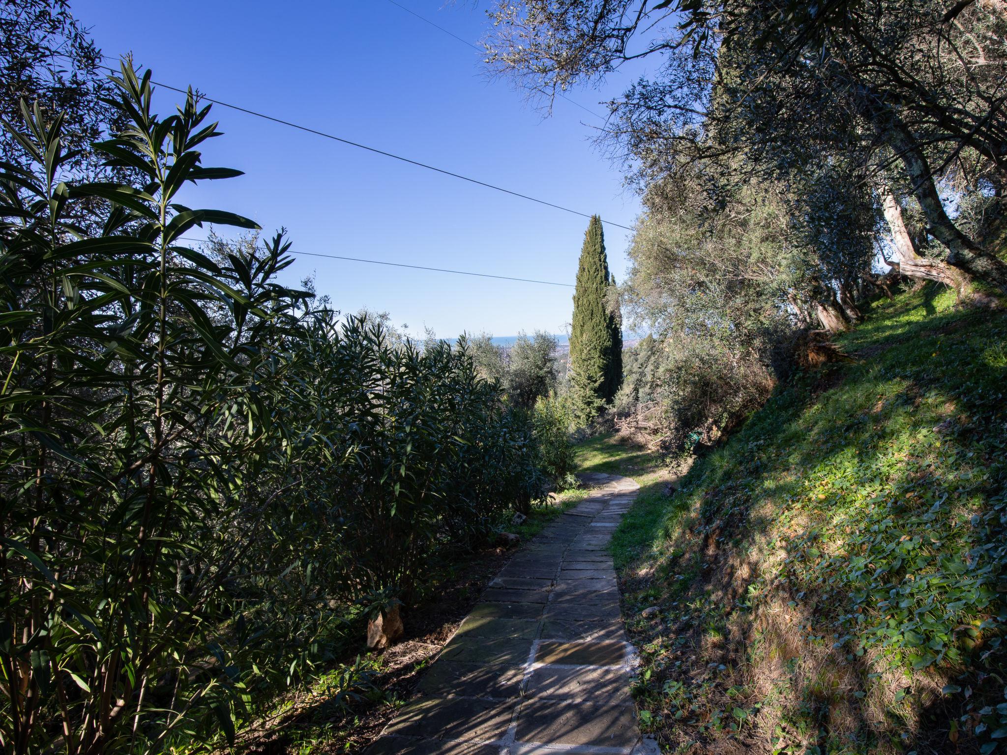 Photo 61 - Maison de 2 chambres à Camaiore avec jardin et vues à la mer