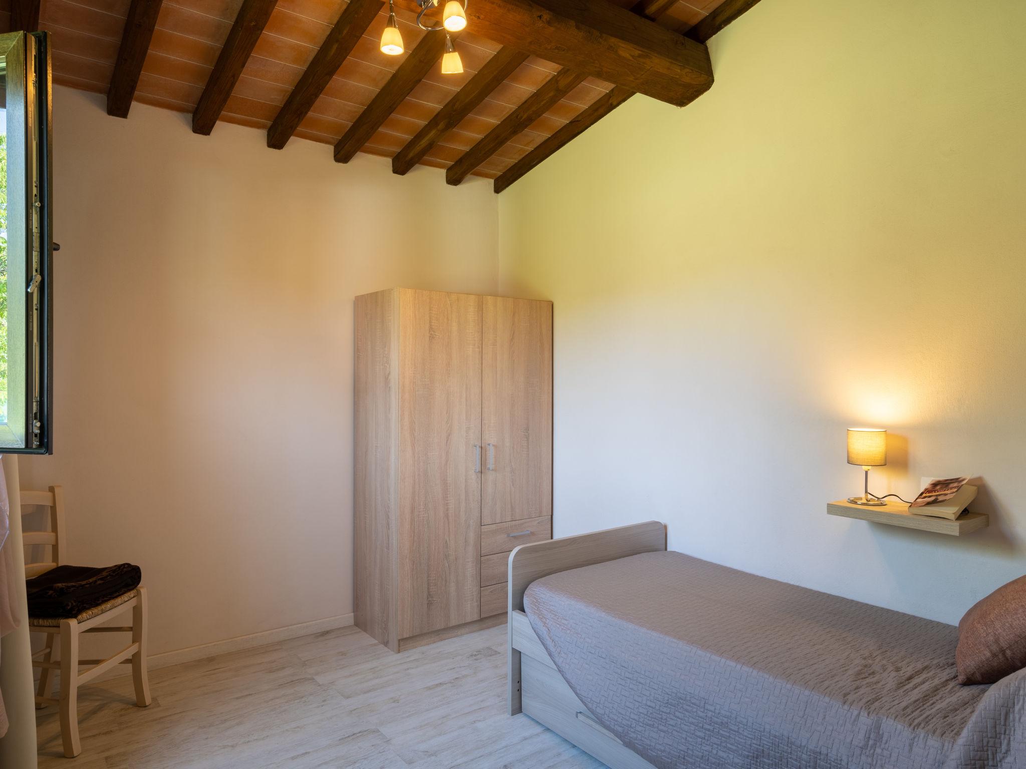 Foto 16 - Haus mit 3 Schlafzimmern in Terranuova Bracciolini mit schwimmbad und garten