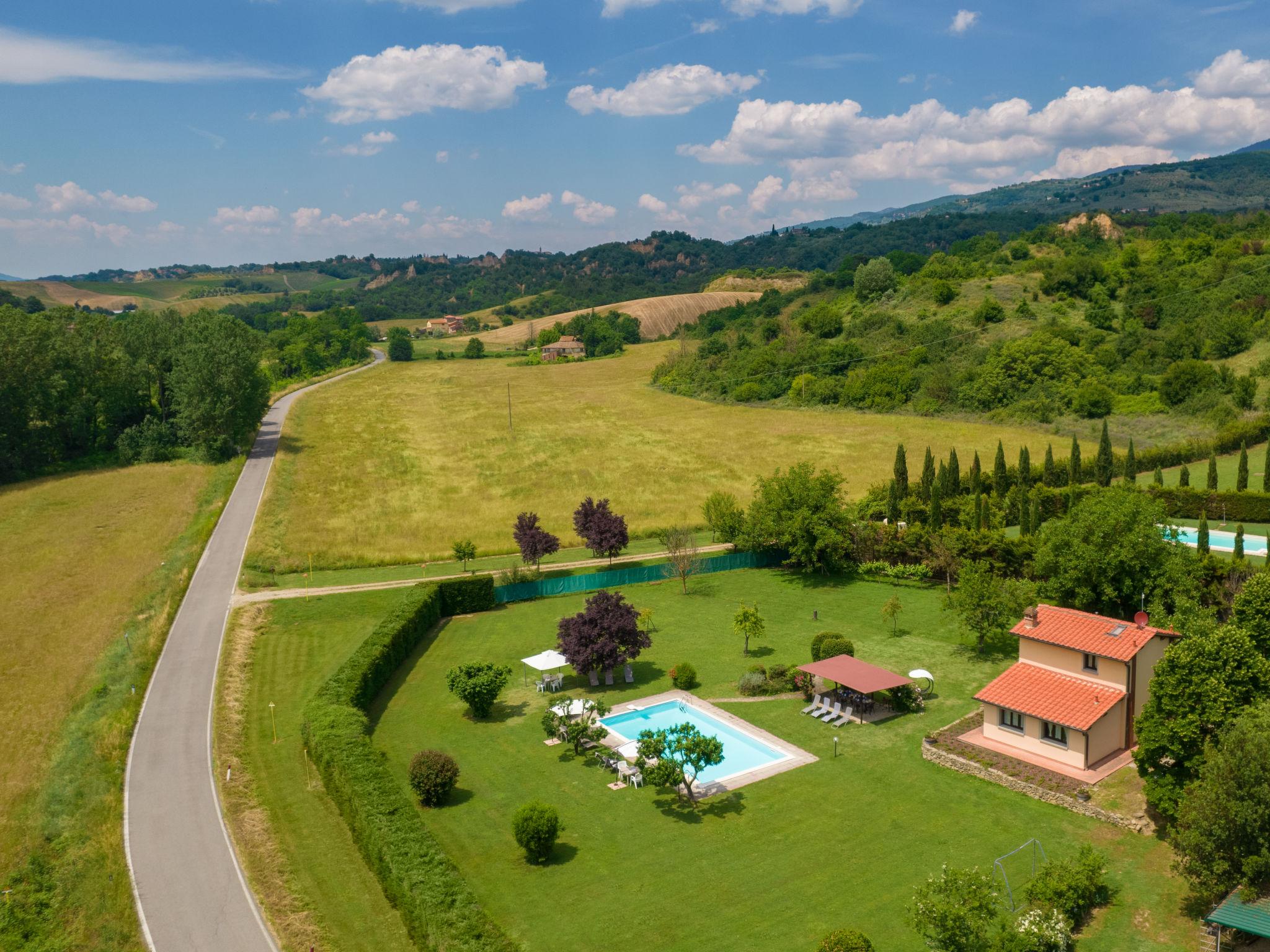 Foto 8 - Haus mit 3 Schlafzimmern in Terranuova Bracciolini mit schwimmbad und garten