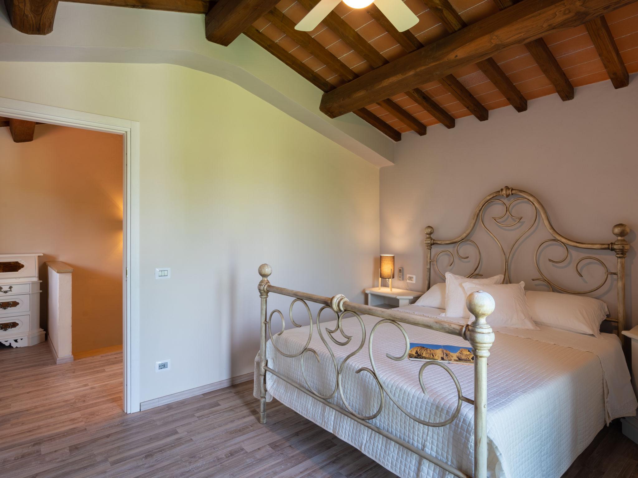 Photo 19 - 3 bedroom House in Terranuova Bracciolini with swimming pool and garden
