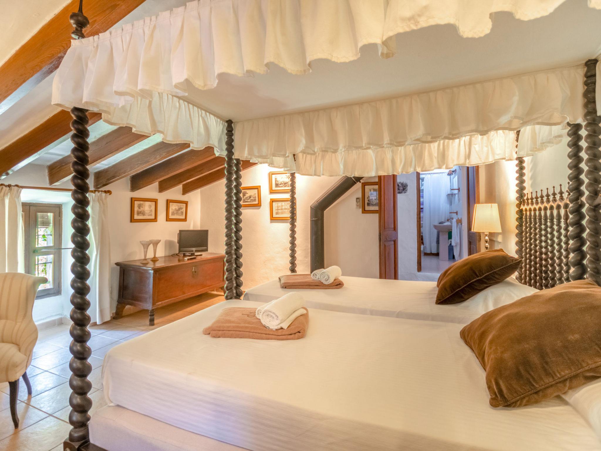 Foto 47 - Haus mit 6 Schlafzimmern in Pollença mit privater pool und garten