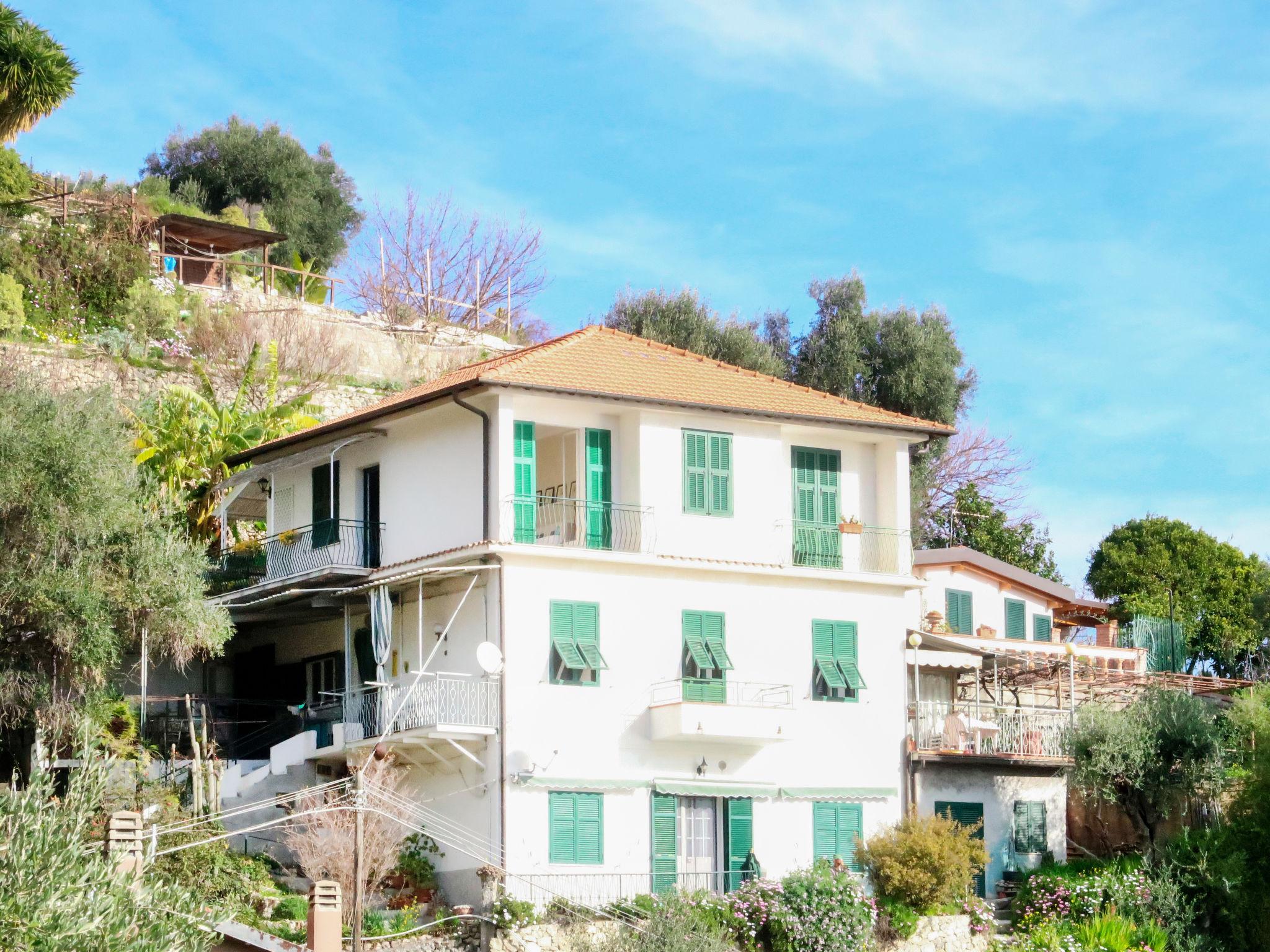 Photo 3 - 2 bedroom Apartment in Ventimiglia with garden and sea view