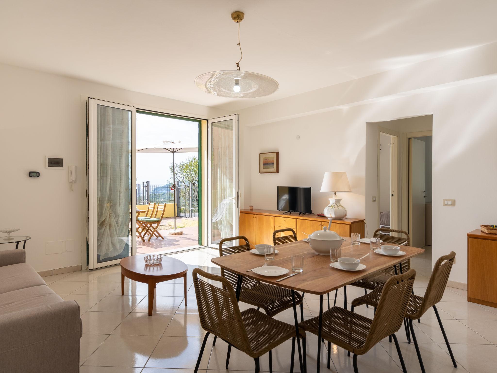Foto 2 - Apartamento de 2 habitaciones en San Bartolomeo al Mare con jardín y vistas al mar