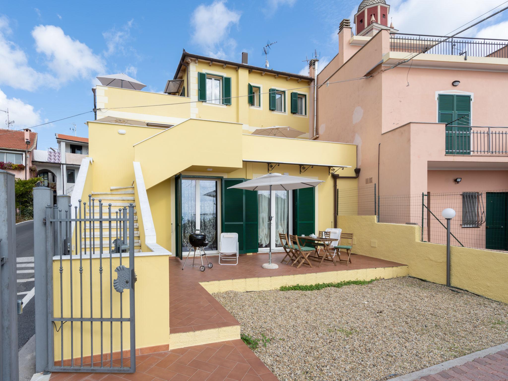 Foto 1 - Apartamento de 2 quartos em San Bartolomeo al Mare com jardim e vistas do mar