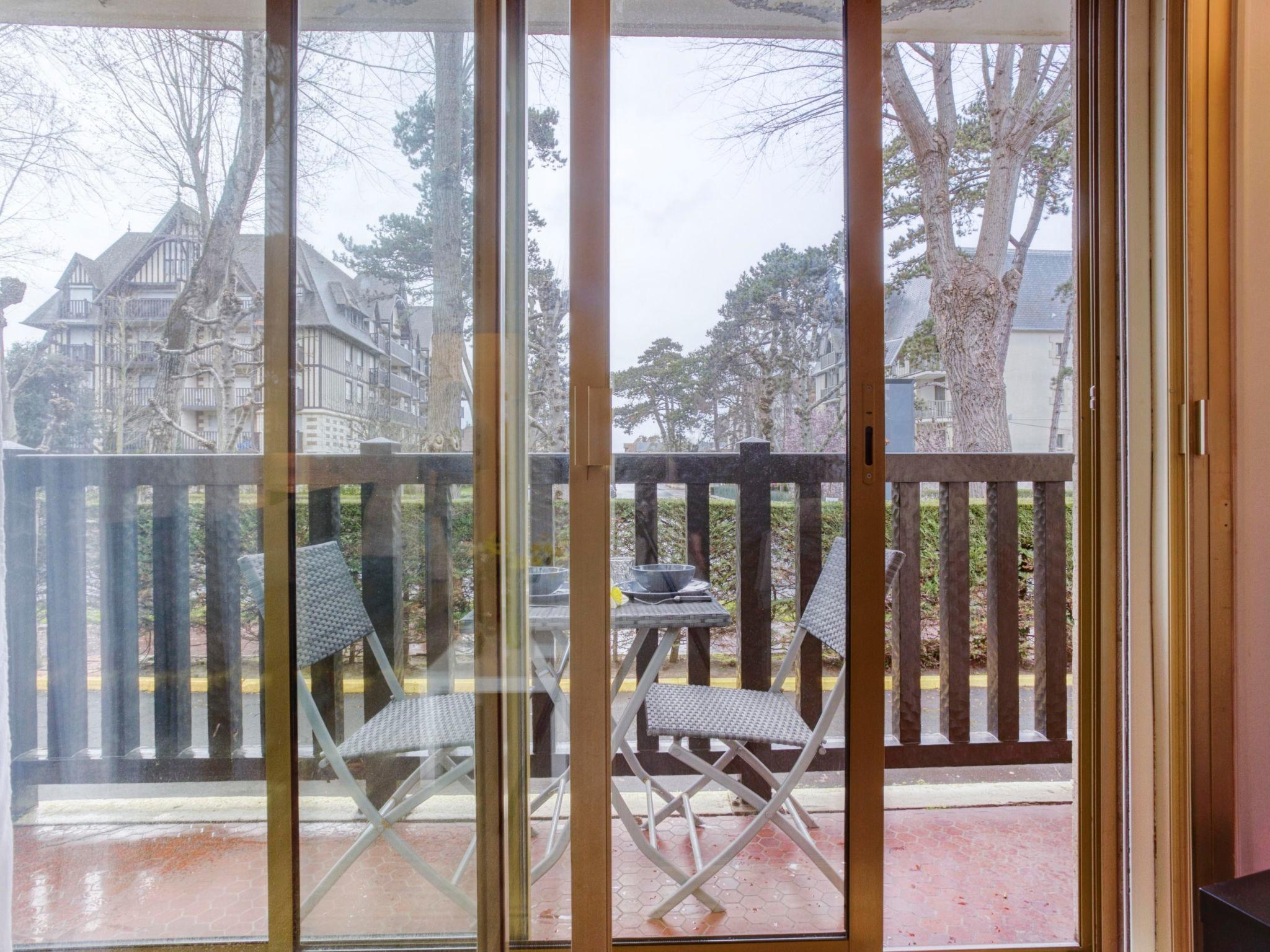 Photo 11 - Apartment in Deauville with sea view