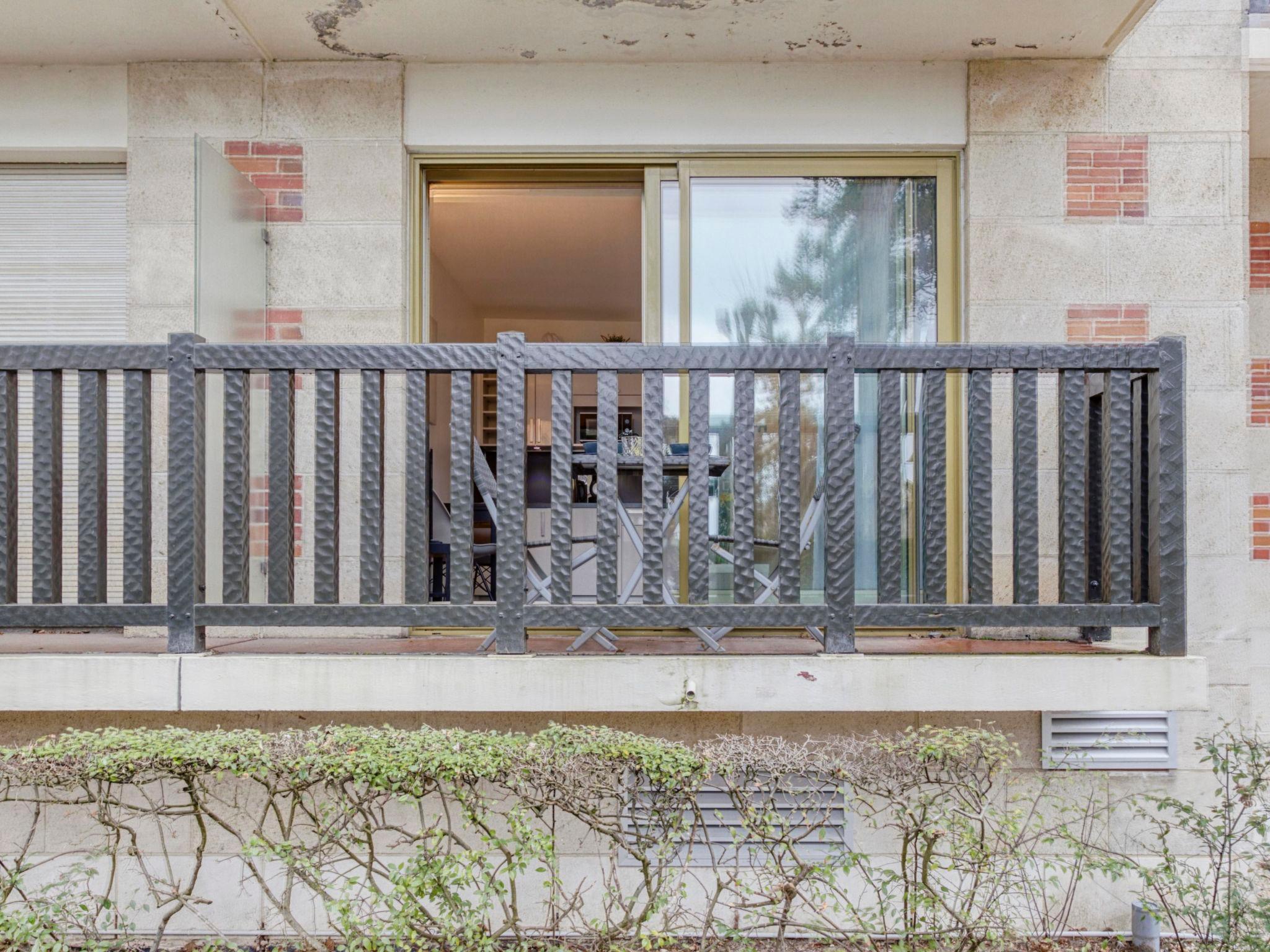 Photo 13 - Apartment in Deauville with sea view