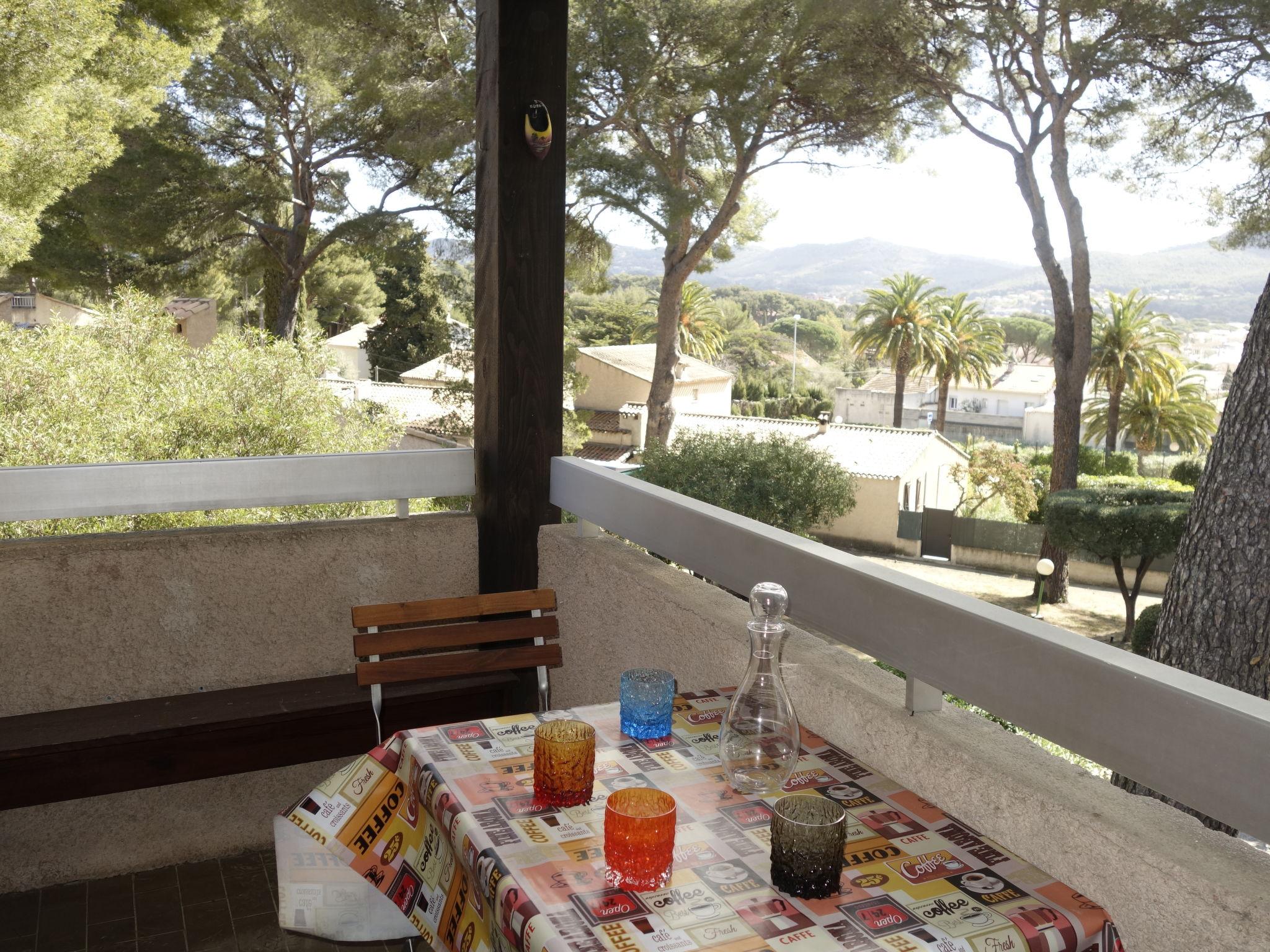 Foto 2 - Appartamento a Saint-Cyr-sur-Mer con terrazza e vista mare