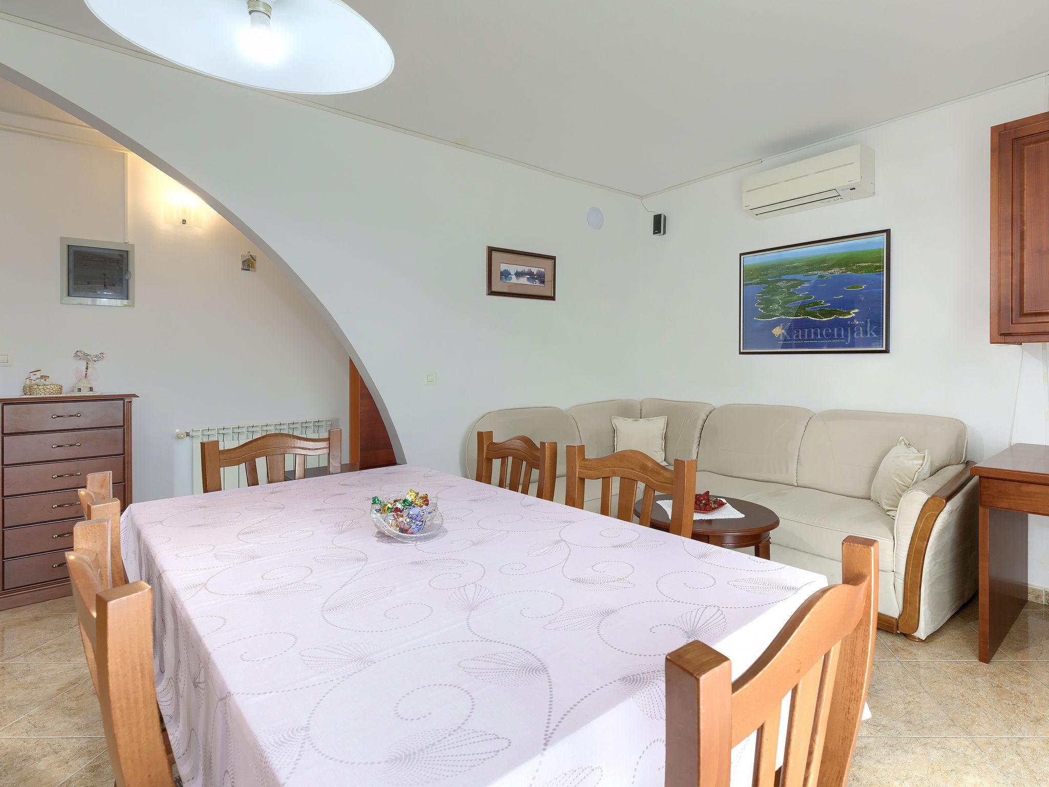 Photo 8 - 2 bedroom Apartment in Medulin with terrace and hot tub