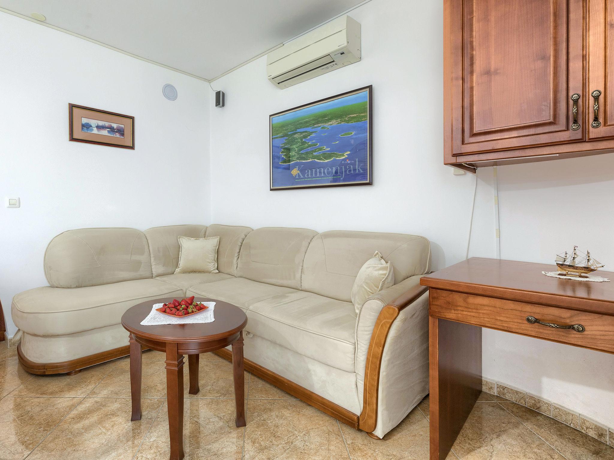 Foto 7 - Appartamento con 2 camere da letto a Medulin con terrazza e vasca idromassaggio