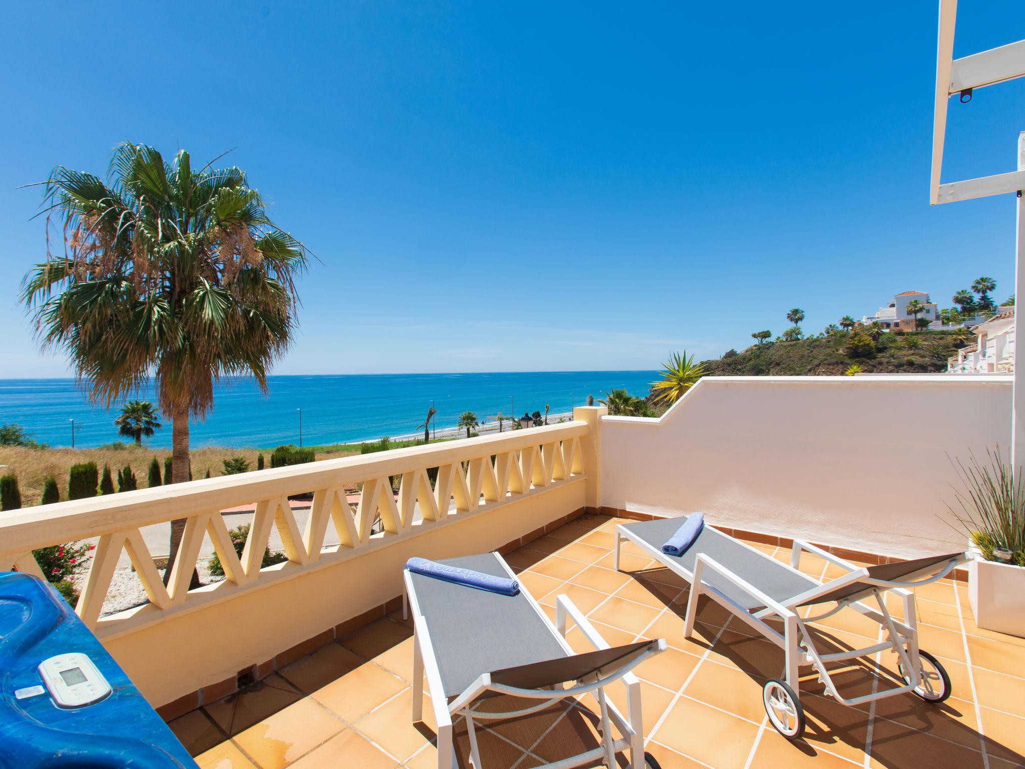 Foto 2 - Haus mit 3 Schlafzimmern in Torrox mit schwimmbad und blick aufs meer