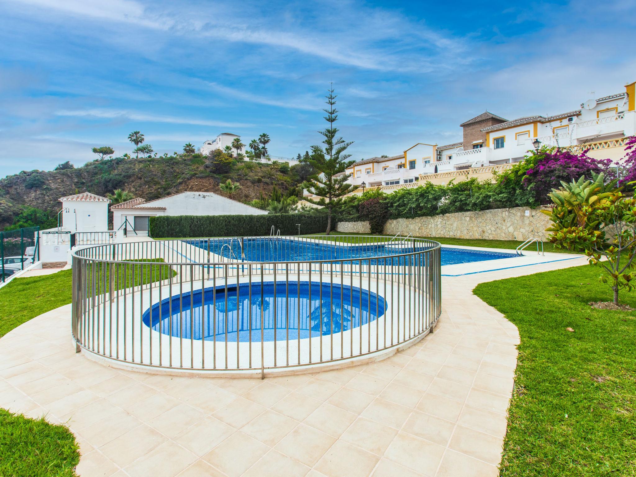 Foto 5 - Casa de 3 habitaciones en Torrox con piscina y vistas al mar