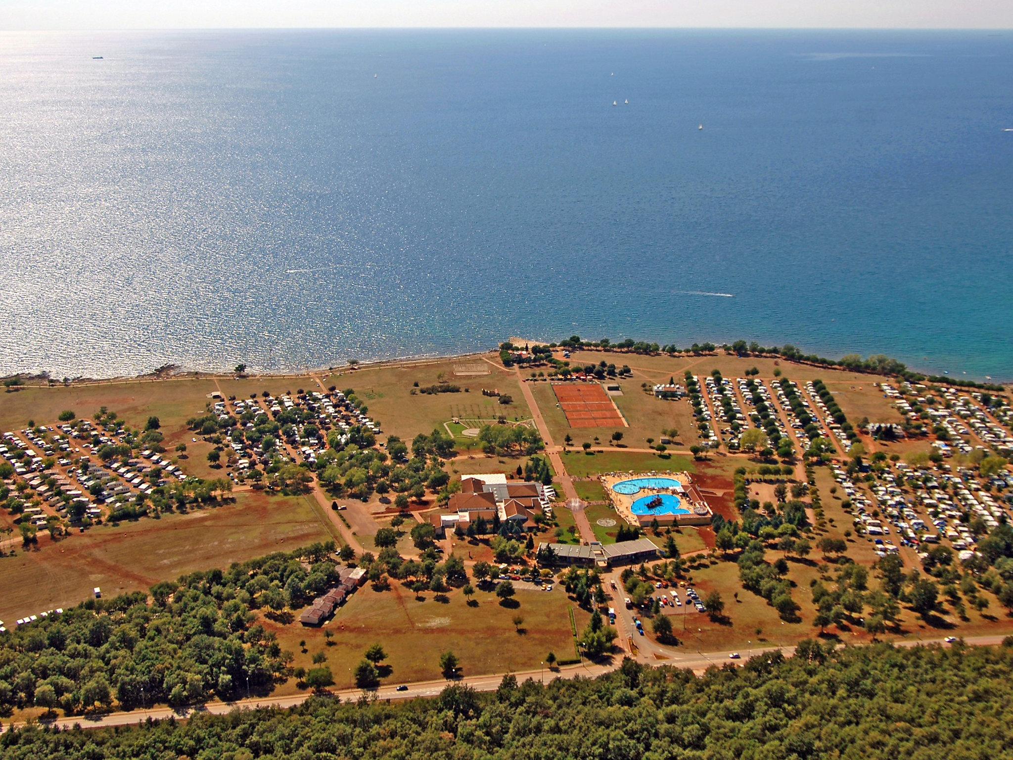 Foto 18 - Haus mit 2 Schlafzimmern in Brtonigla mit schwimmbad und blick aufs meer