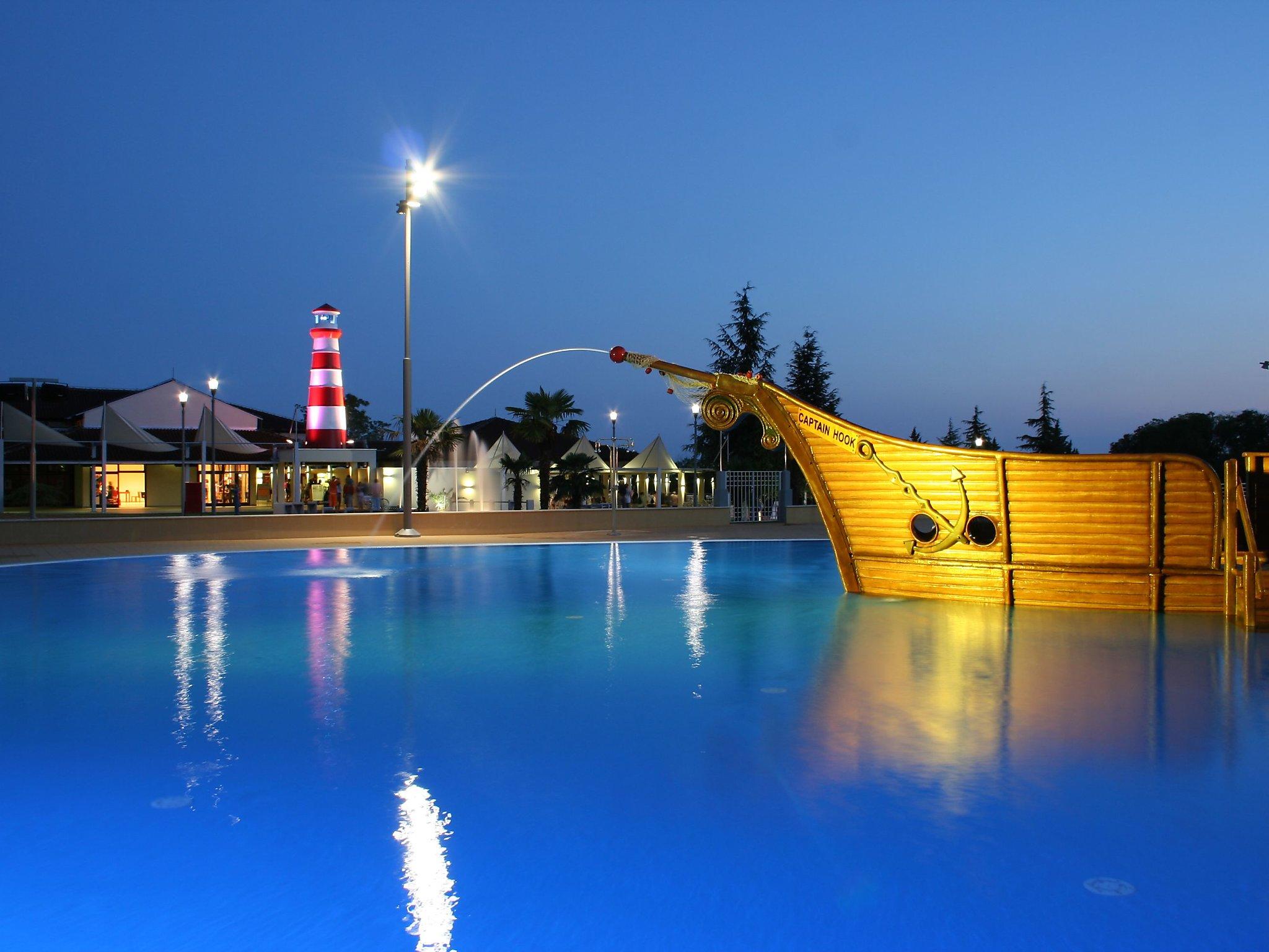 Photo 13 - Maison de 2 chambres à Brtonigla avec piscine et vues à la mer