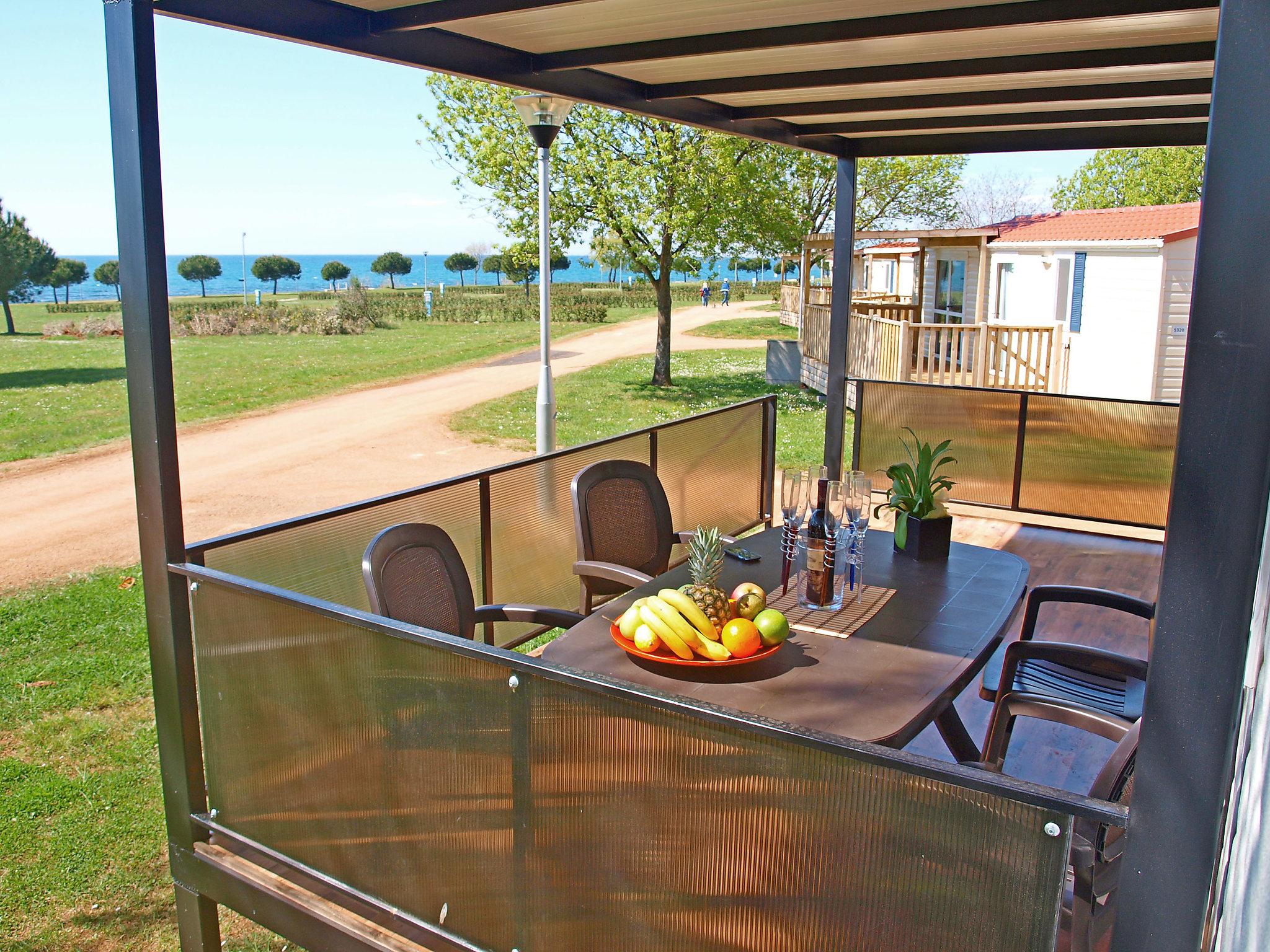 Photo 7 - Maison de 2 chambres à Brtonigla avec piscine et vues à la mer