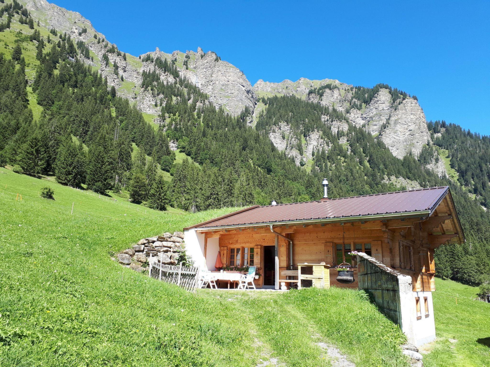 Foto 1 - Appartamento con 2 camere da letto a Gsteig con vista sulle montagne