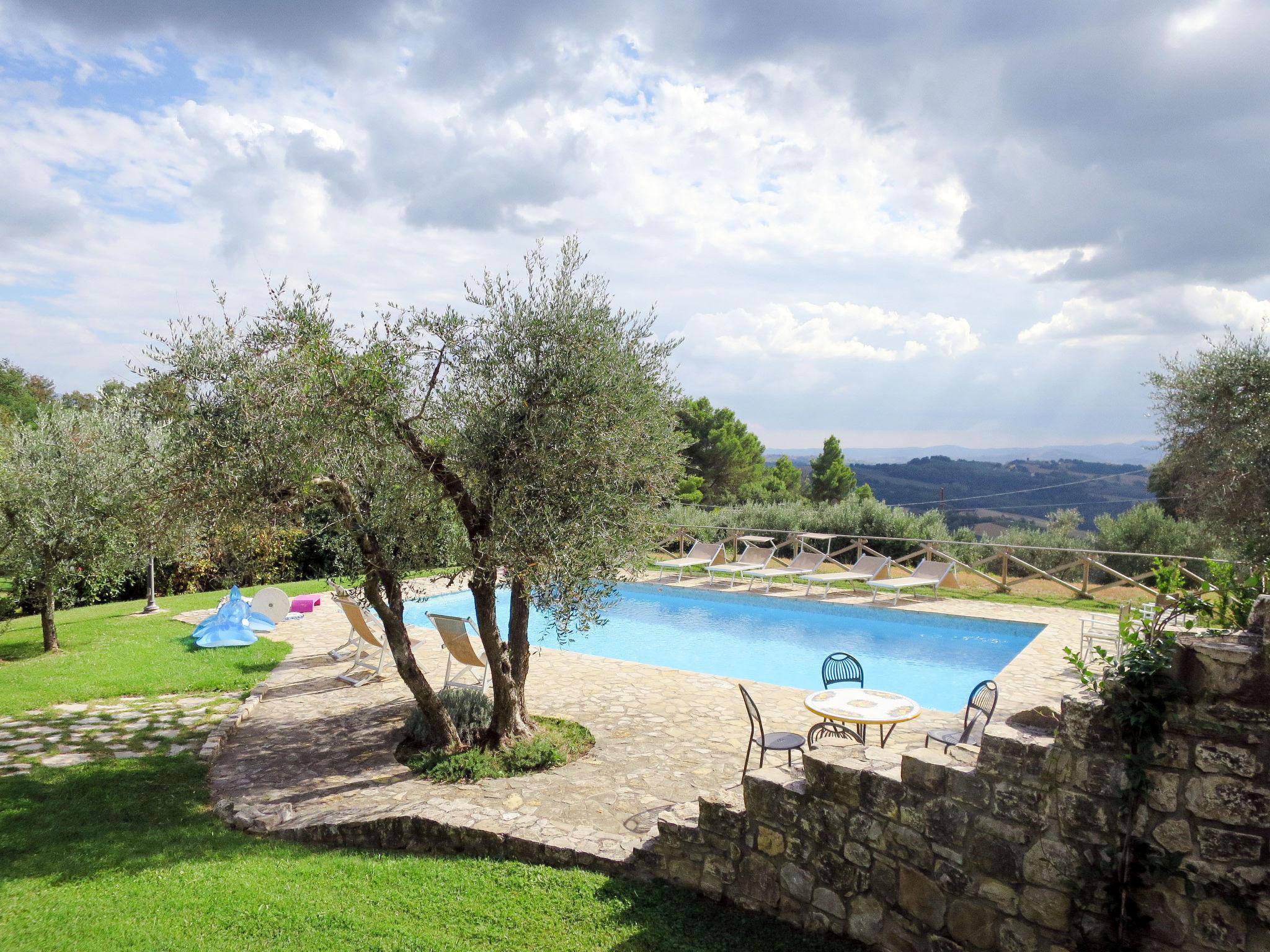 Foto 3 - Casa de 5 quartos em Collazzone com piscina privada e terraço