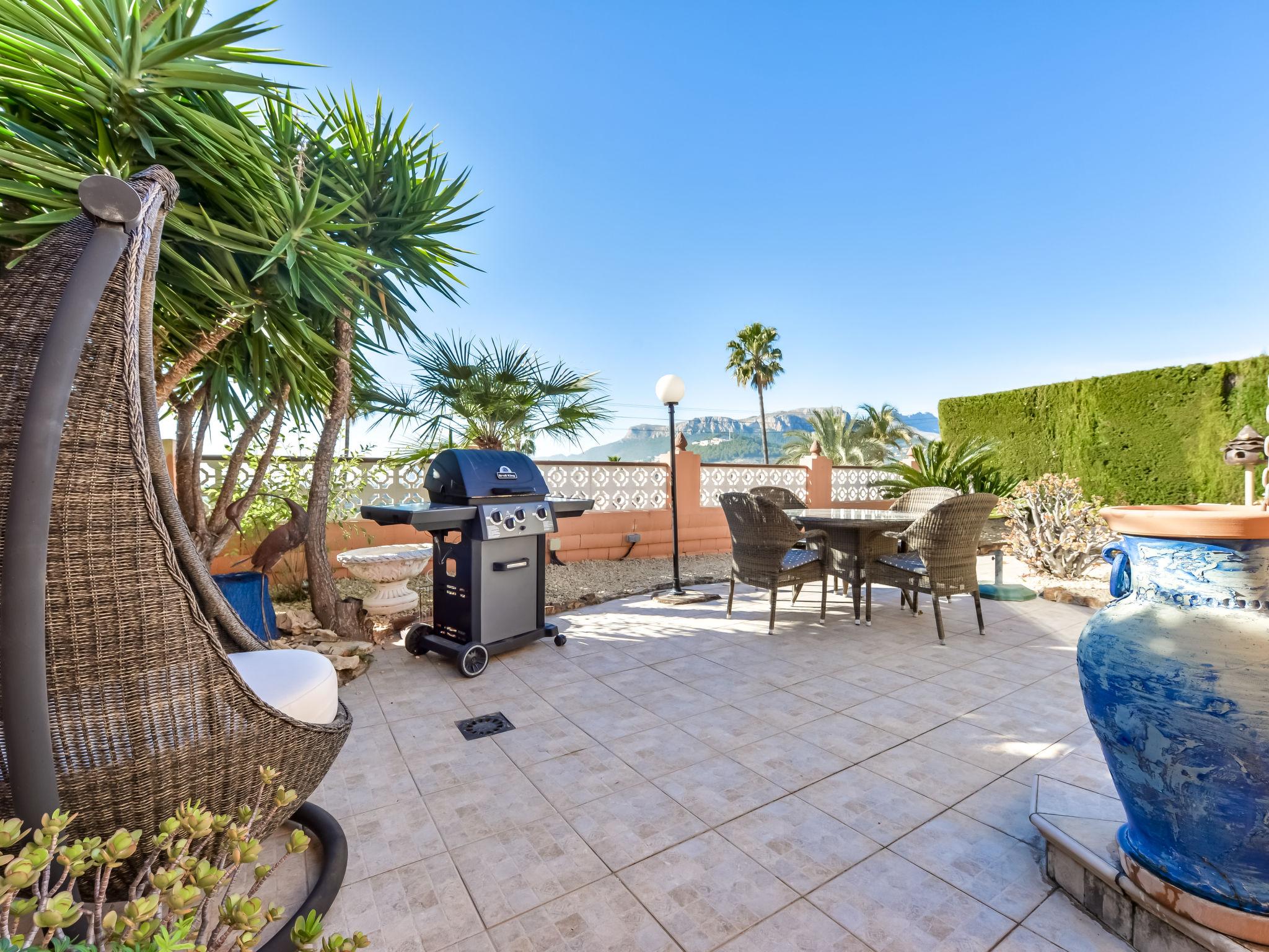 Foto 5 - Casa de 2 quartos em Calp com piscina e vistas do mar