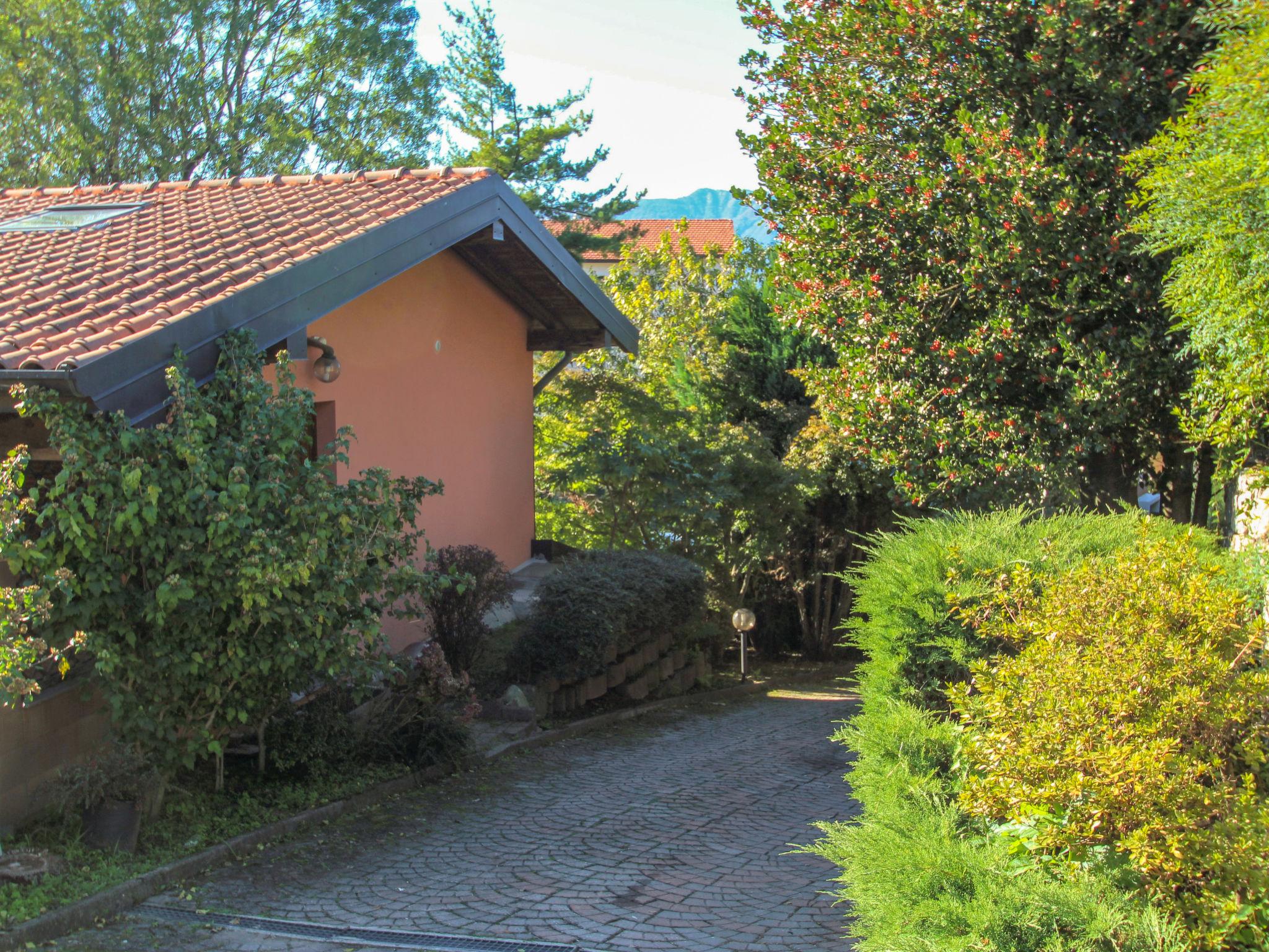 Foto 24 - Casa de 2 habitaciones en Luino con piscina y vistas a la montaña