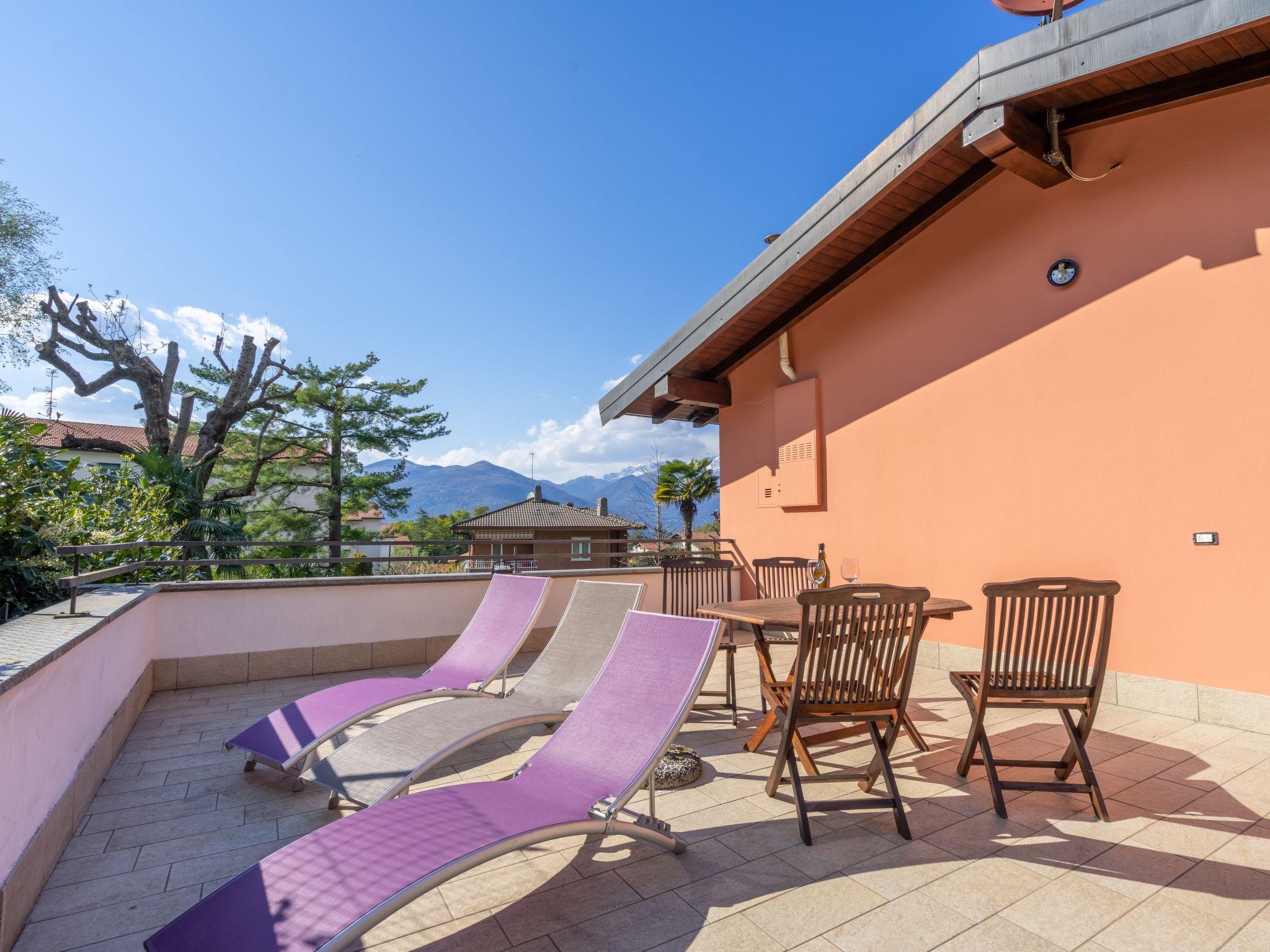 Photo 2 - Maison de 2 chambres à Luino avec piscine et vues sur la montagne