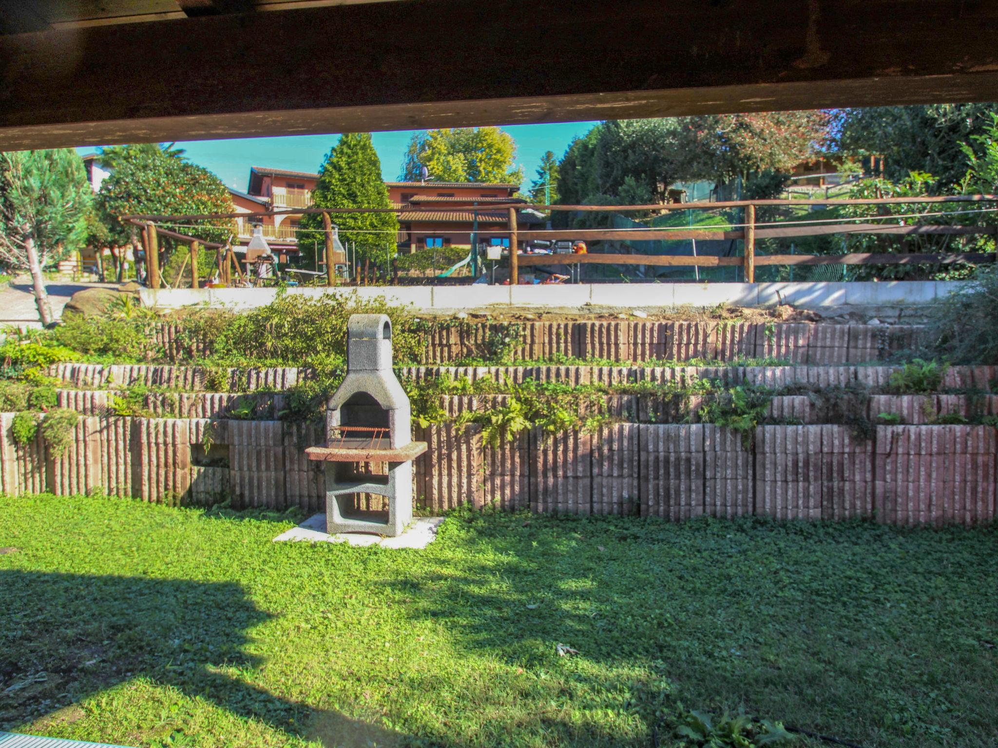 Foto 23 - Casa de 2 quartos em Luino com piscina e vista para a montanha