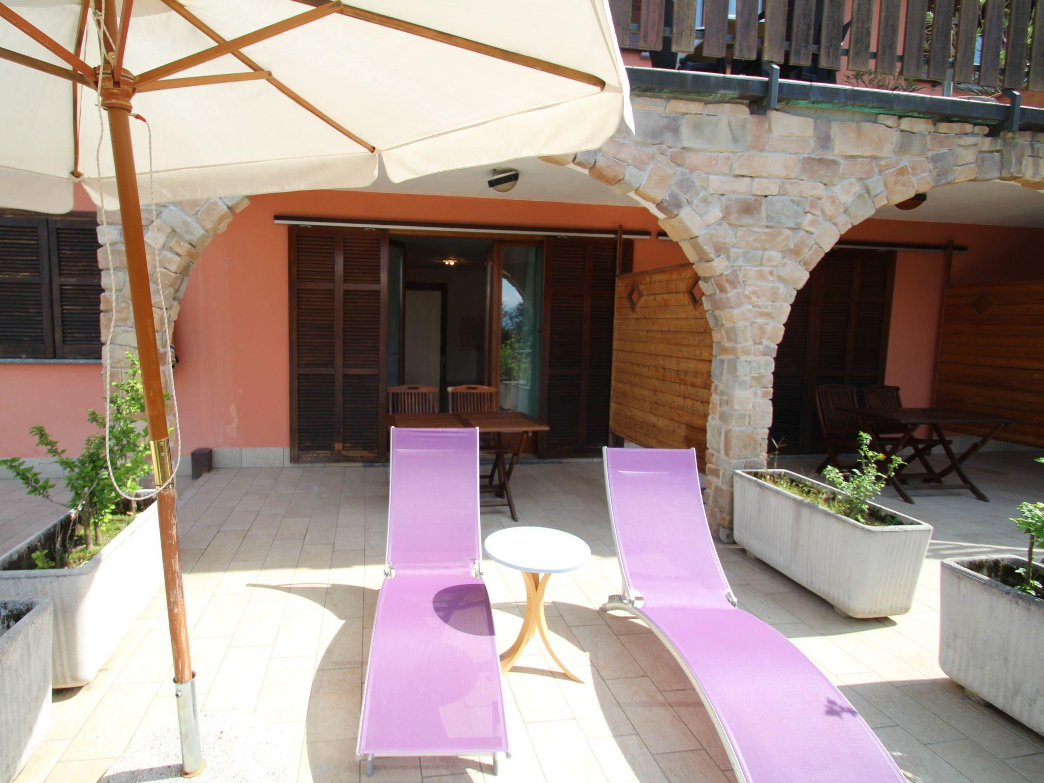 Photo 13 - Appartement en Luino avec piscine et jardin