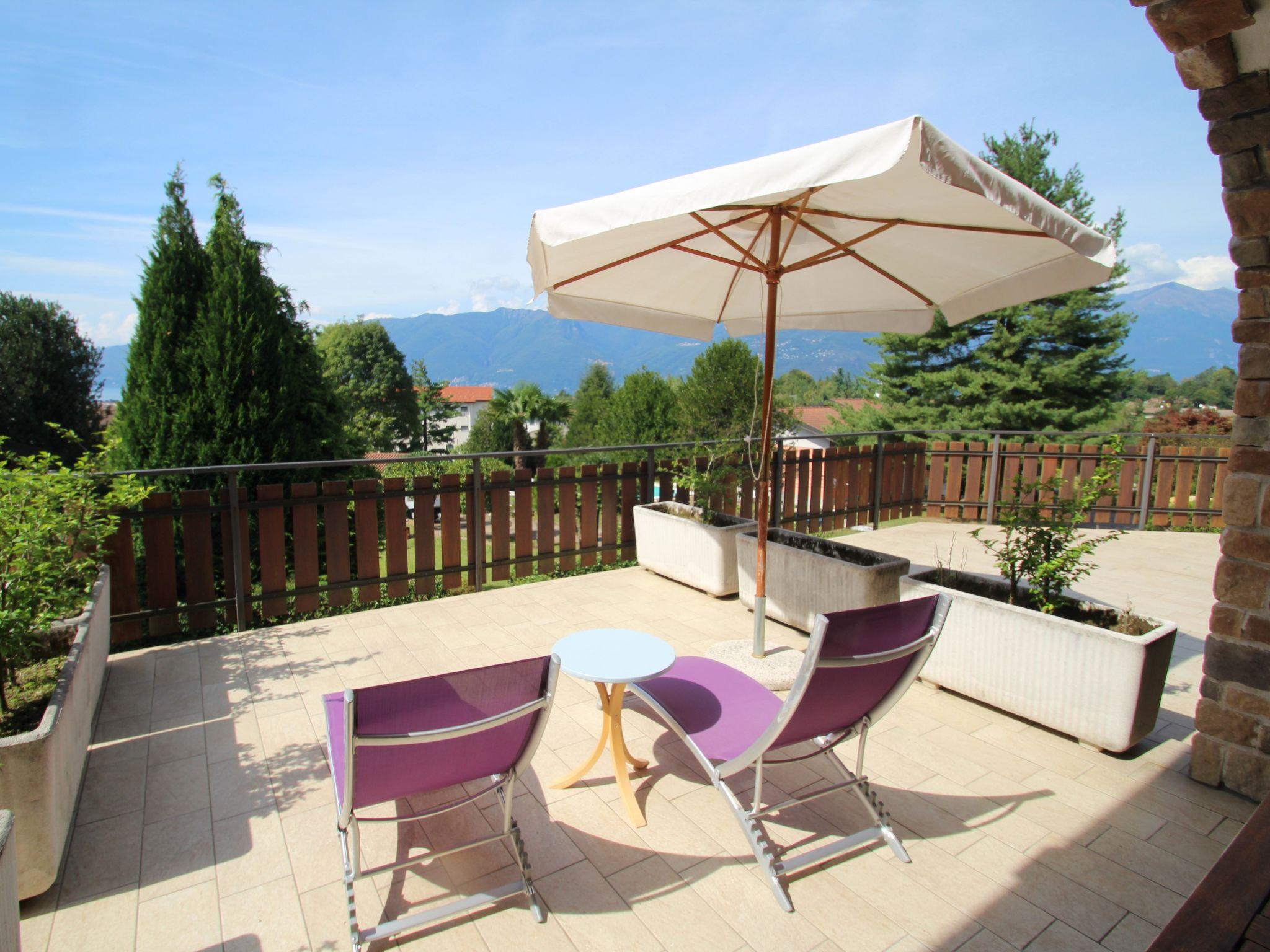 Foto 3 - Apartamento en Luino con piscina y vistas a la montaña