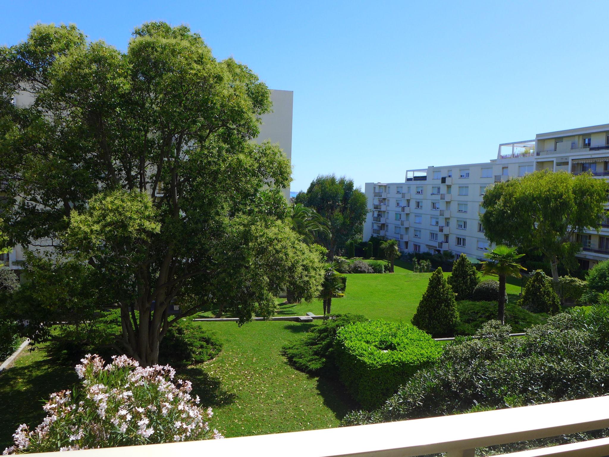 Foto 23 - Apartamento en Cagnes-sur-Mer con jardín y vistas al mar