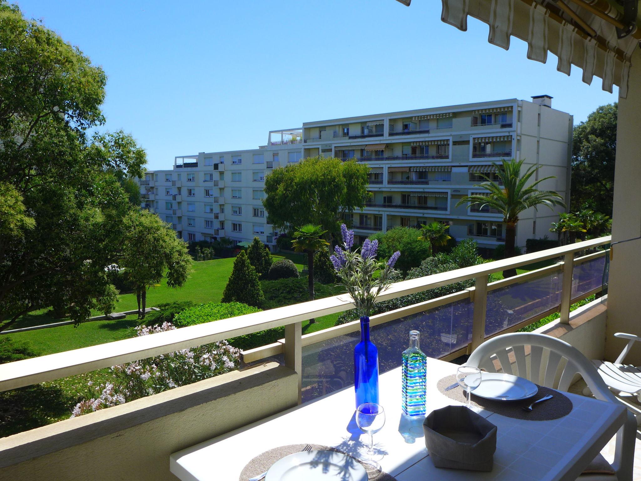 Foto 15 - Appartamento a Cagnes-sur-Mer con giardino e vista mare