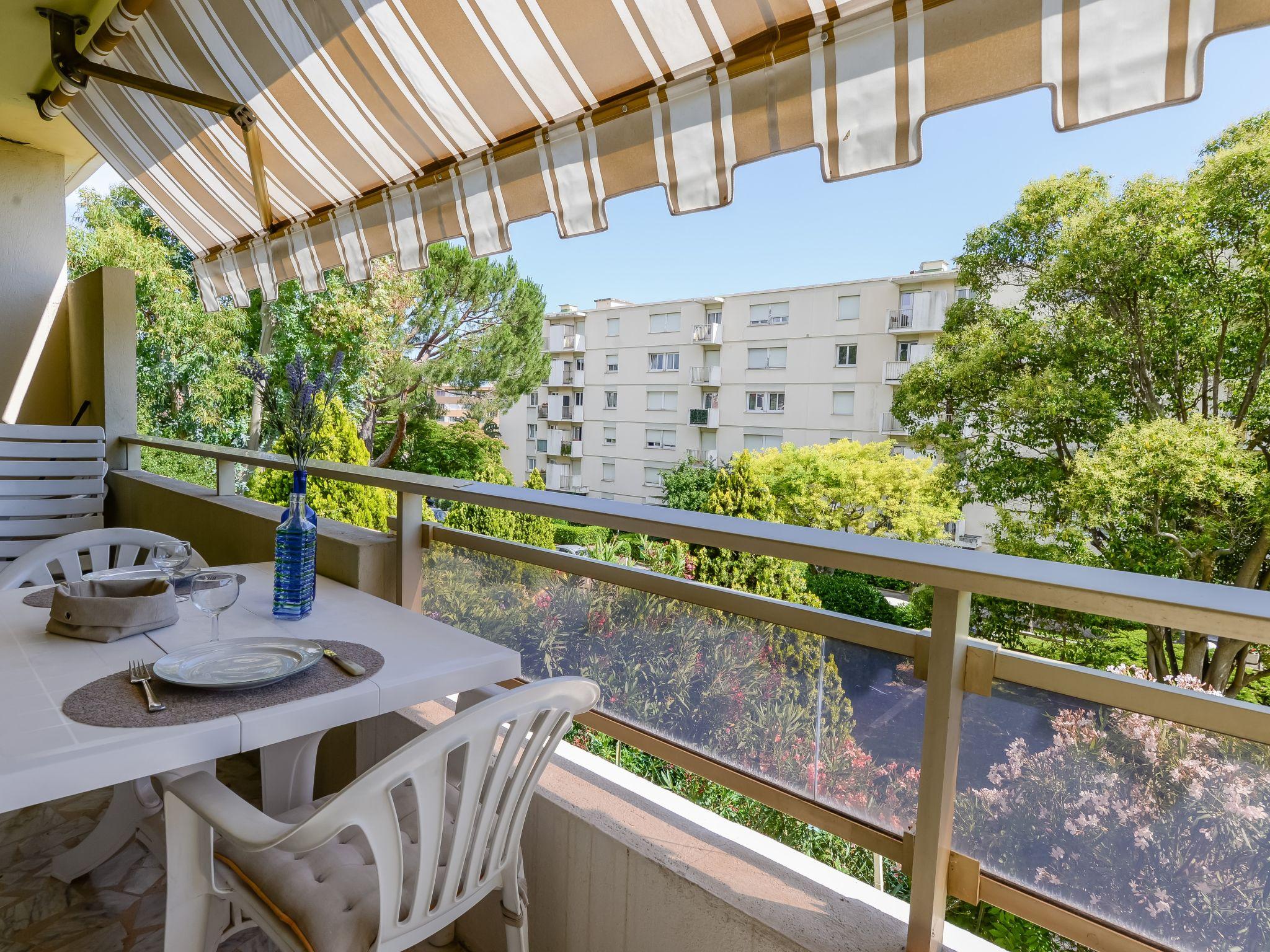 Foto 13 - Apartamento em Cagnes-sur-Mer com jardim e vistas do mar