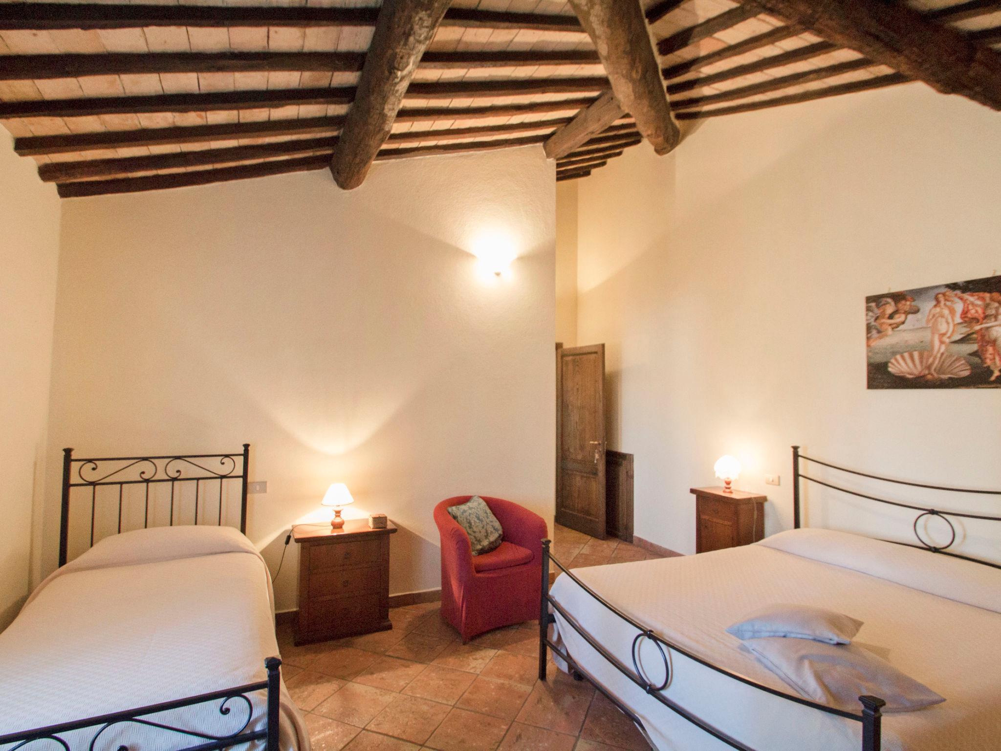 Foto 13 - Casa con 7 camere da letto a Castel del Piano con piscina privata e giardino