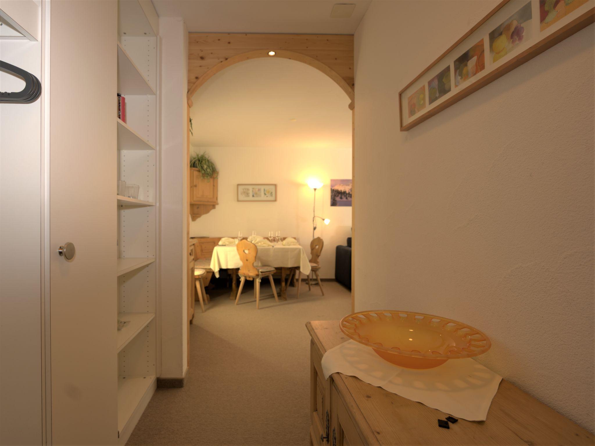 Foto 16 - Appartamento con 1 camera da letto a Sankt Moritz con giardino e vista sulle montagne