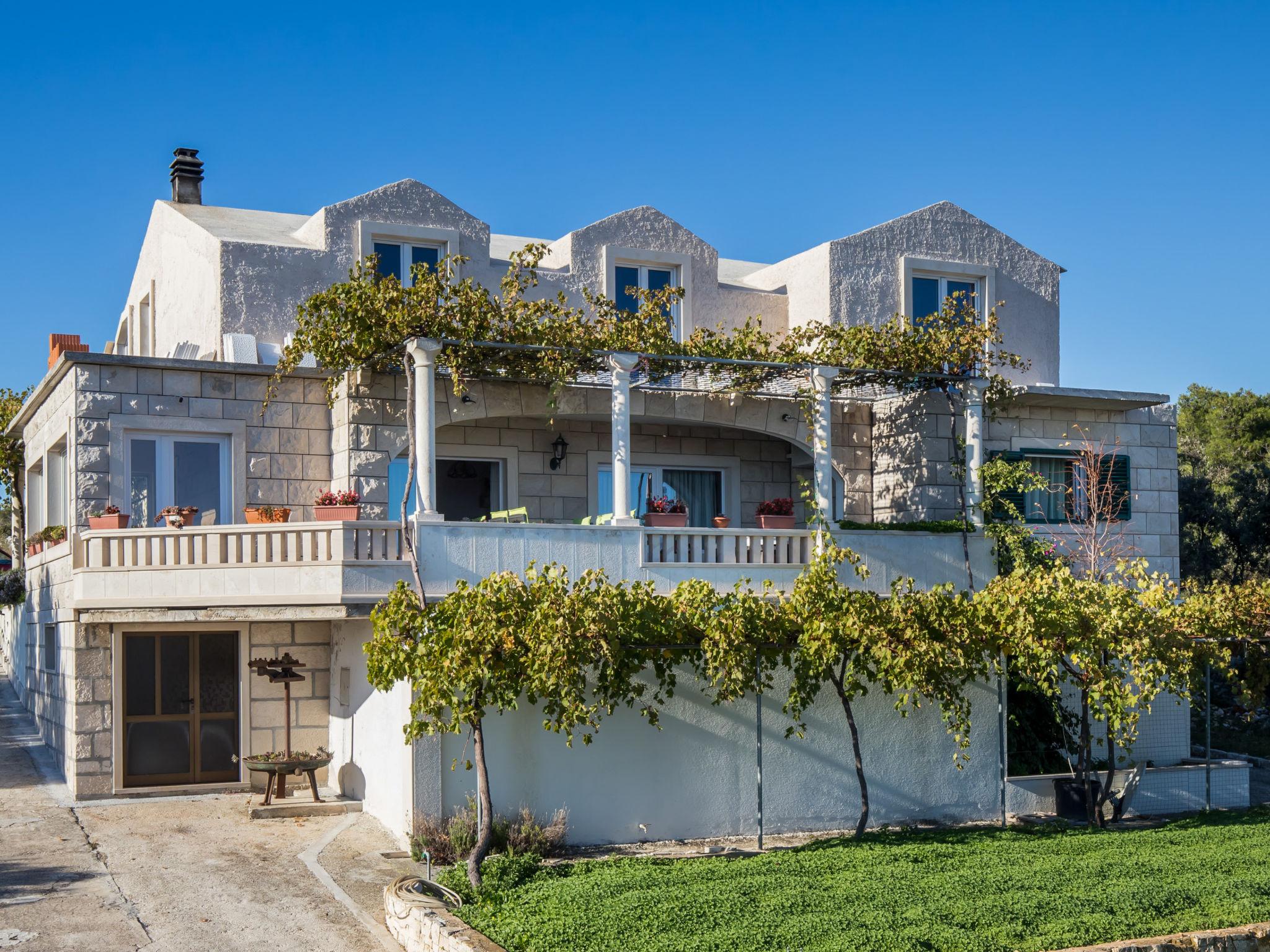 Photo 17 - Maison de 3 chambres à Selca avec piscine privée et vues à la mer