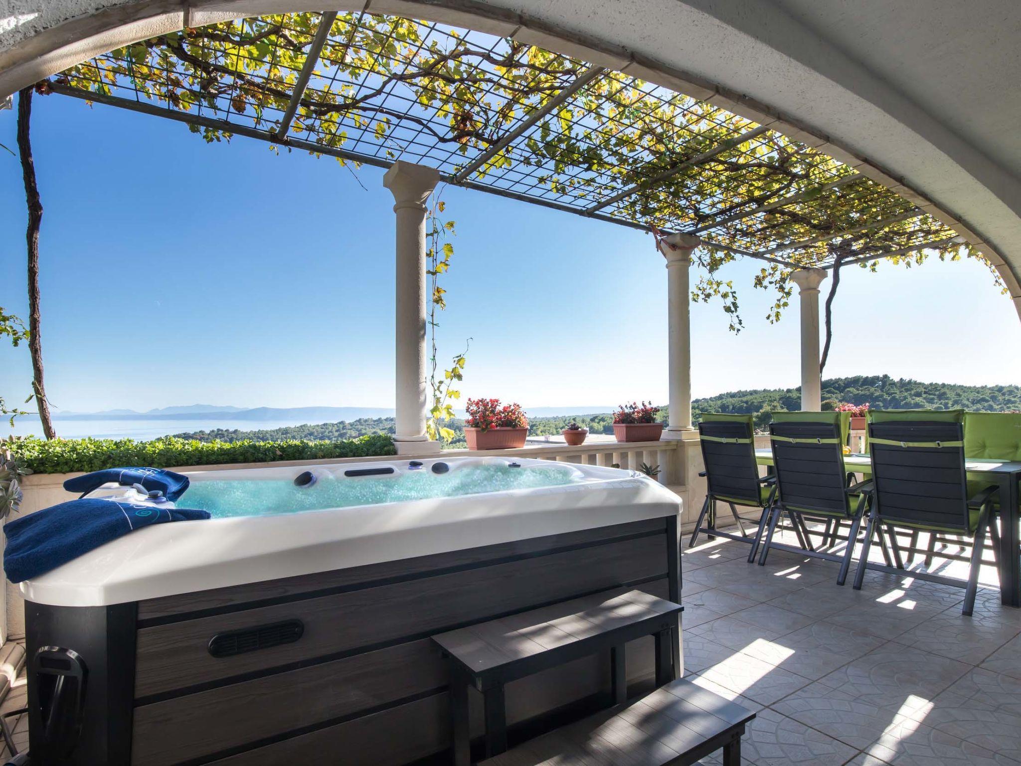 Foto 1 - Casa con 3 camere da letto a Selca con piscina privata e vista mare