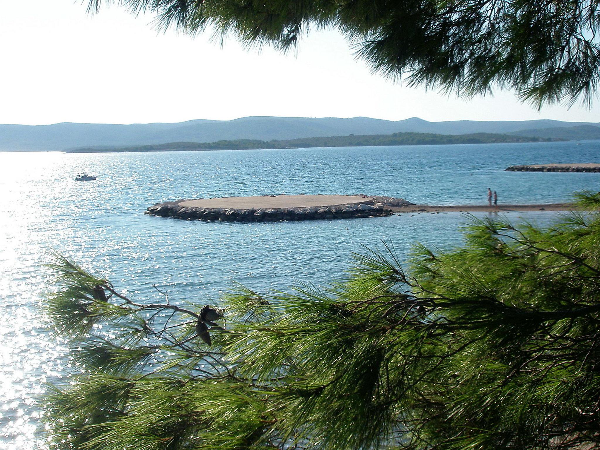 Photo 22 - Maison de 2 chambres à Sveti Filip i Jakov avec terrasse et vues à la mer