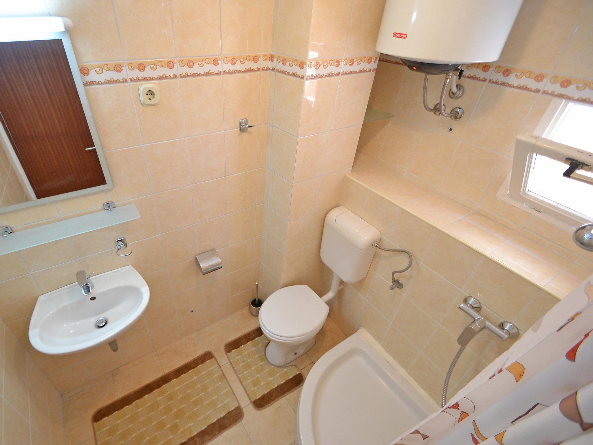 Photo 10 - 2 bedroom House in Sveti Filip i Jakov with terrace