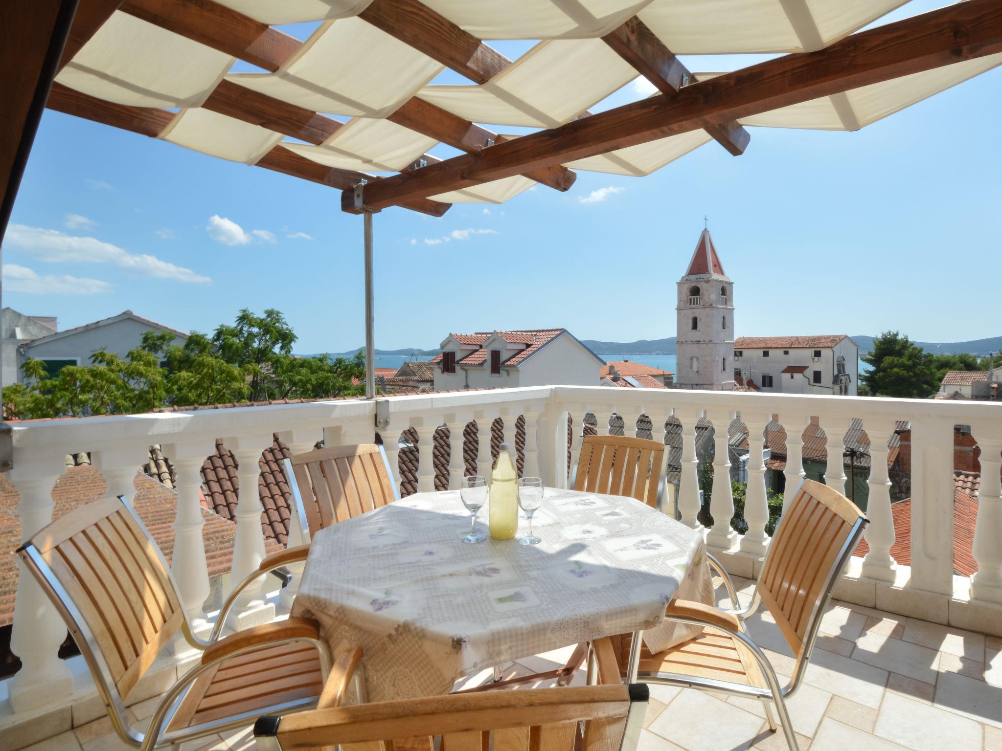 Photo 1 - Maison de 2 chambres à Sveti Filip i Jakov avec terrasse et vues à la mer