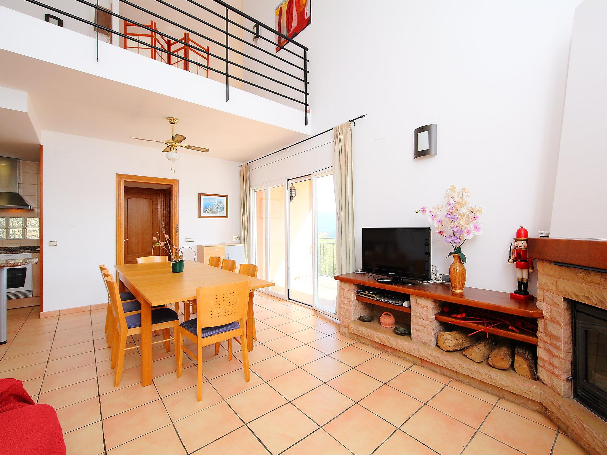 Photo 3 - 4 bedroom House in Lloret de Mar with private pool and garden