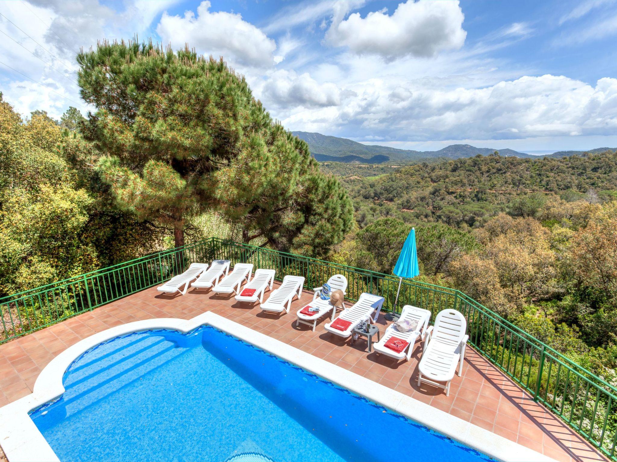 Photo 17 - 4 bedroom House in Lloret de Mar with private pool and sea view